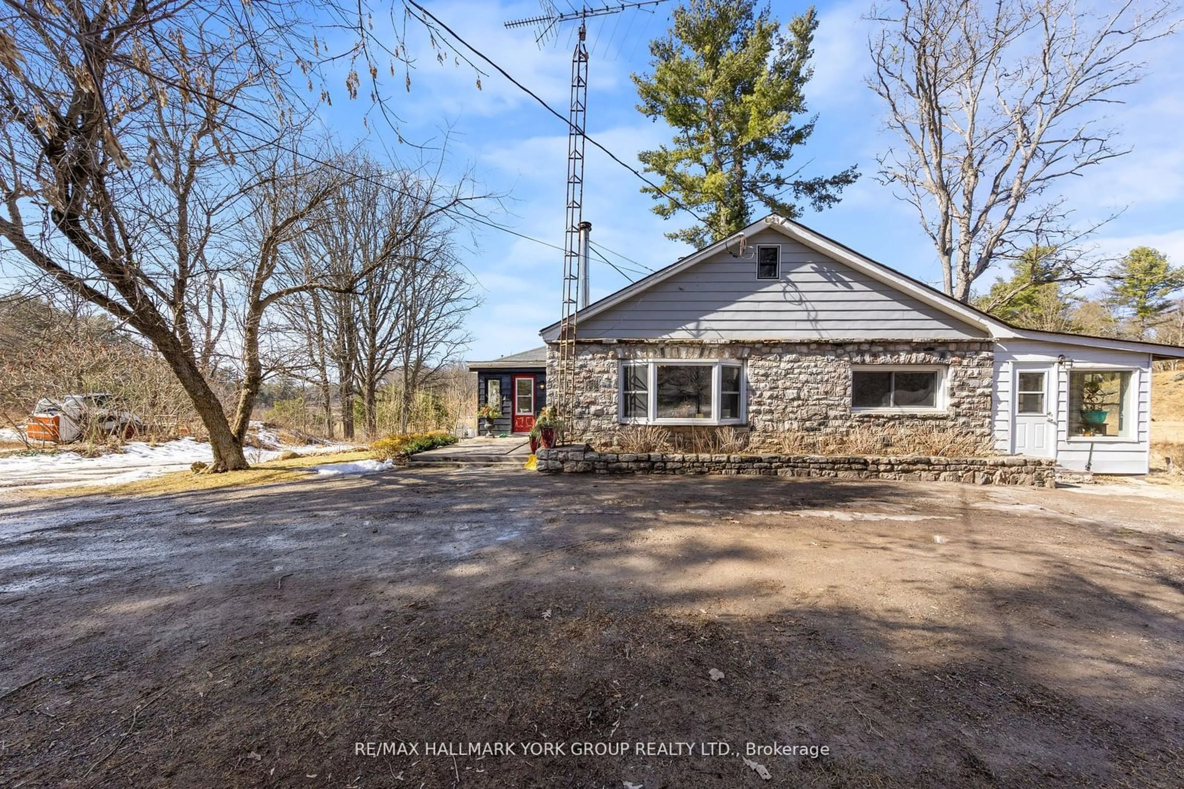 A pic from outside/outdoor area/front of a property/back of a property/a pic from drone, unknown for 4422 County Rd 6 Rd, North Kawartha Ontario K0L 2H0