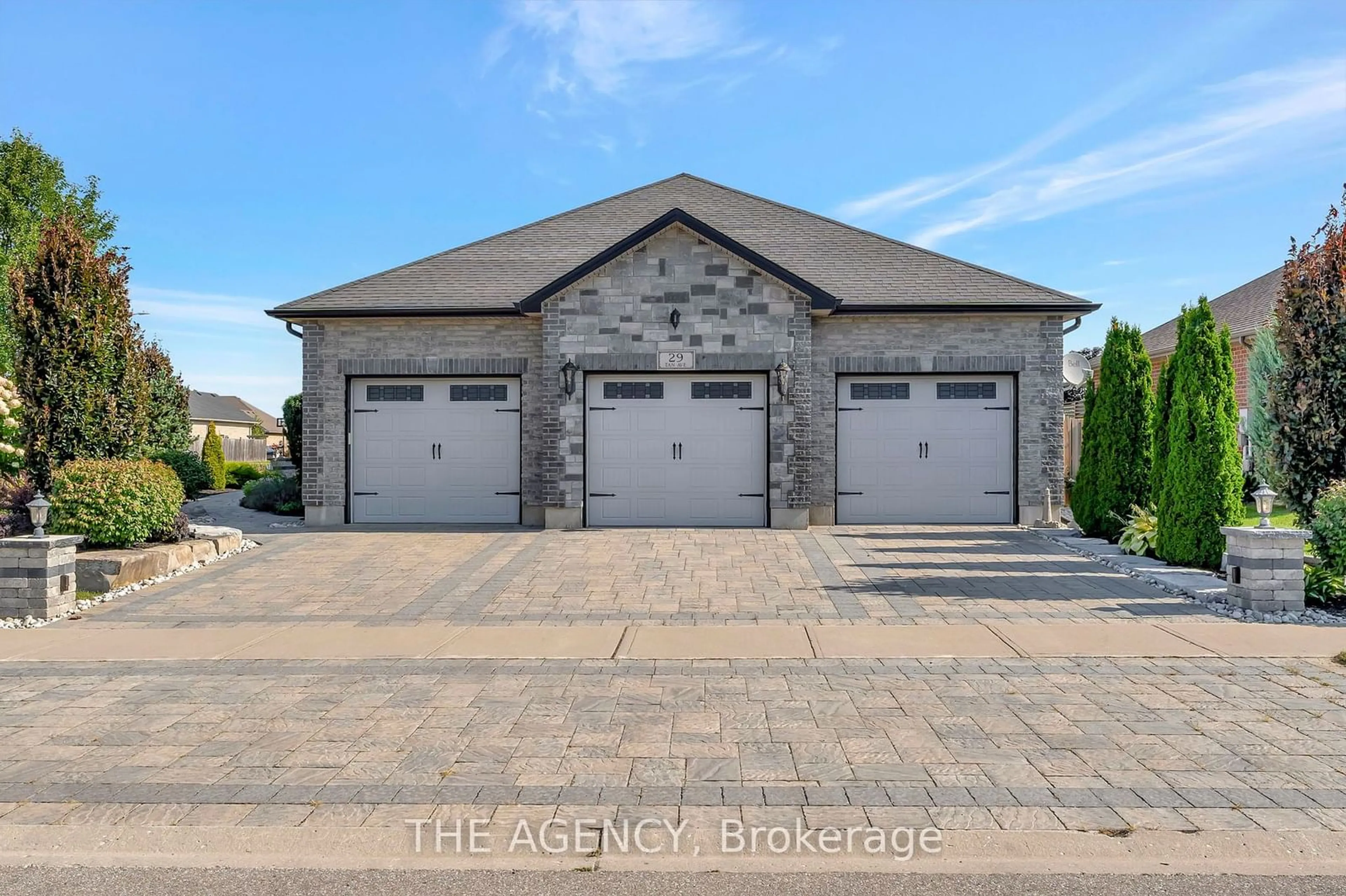 Indoor garage for 29 Tan Ave, Norfolk Ontario N0E 1Y0