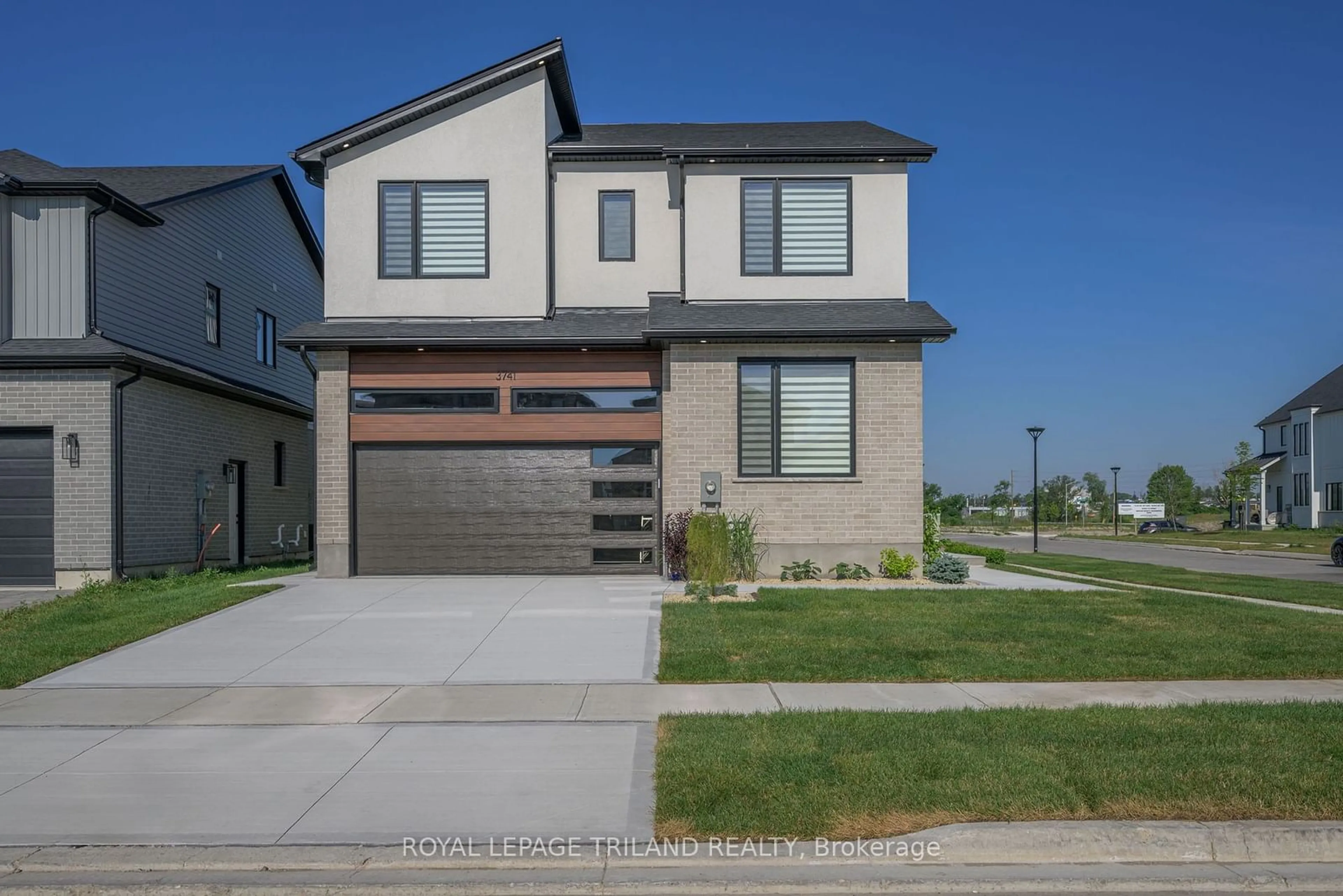 Frontside or backside of a home for 3741 Somerston Cres, London Ontario N6L 1K3