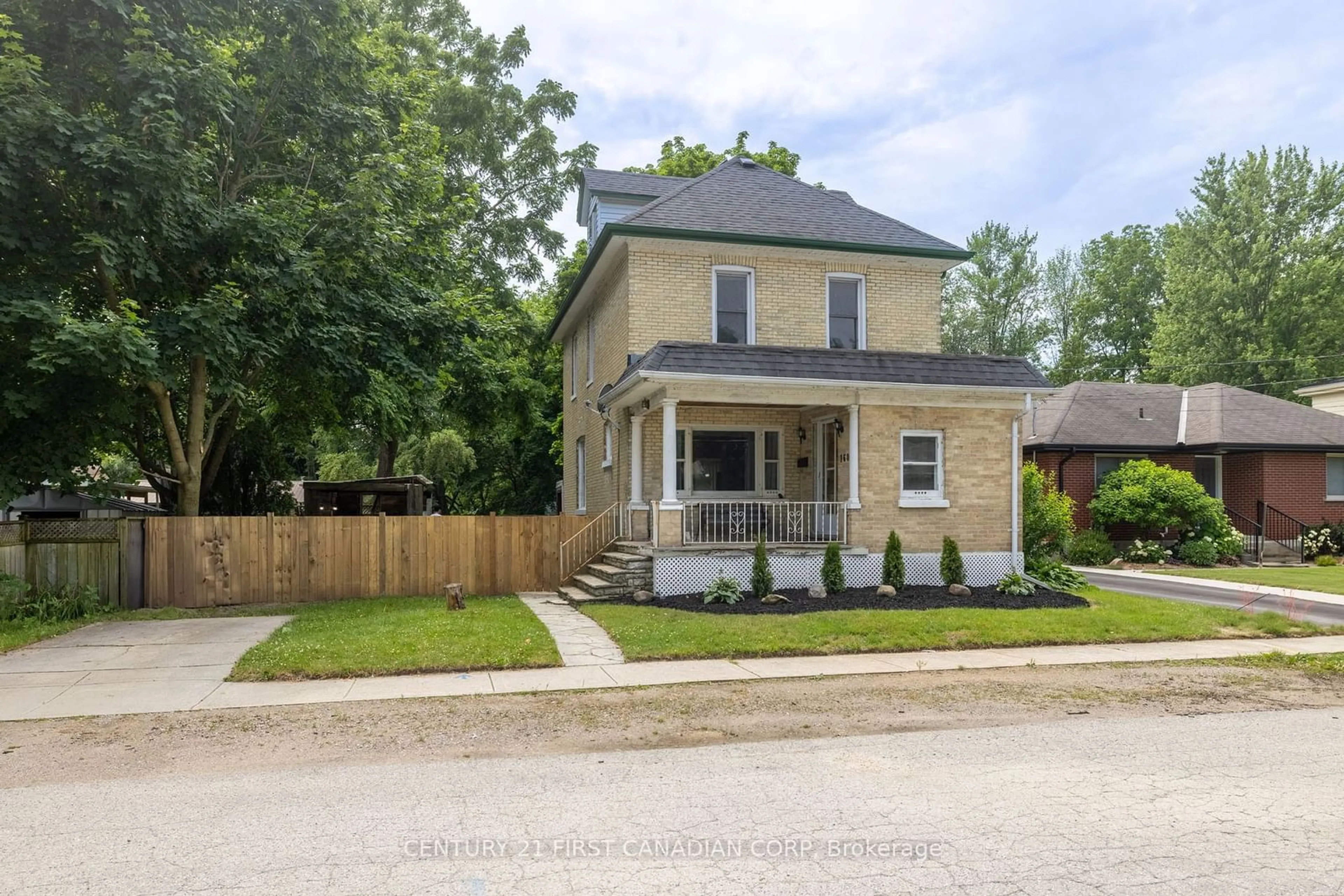 Frontside or backside of a home, cottage for 160 Maria St, Strathroy-Caradoc Ontario N7G 2X2