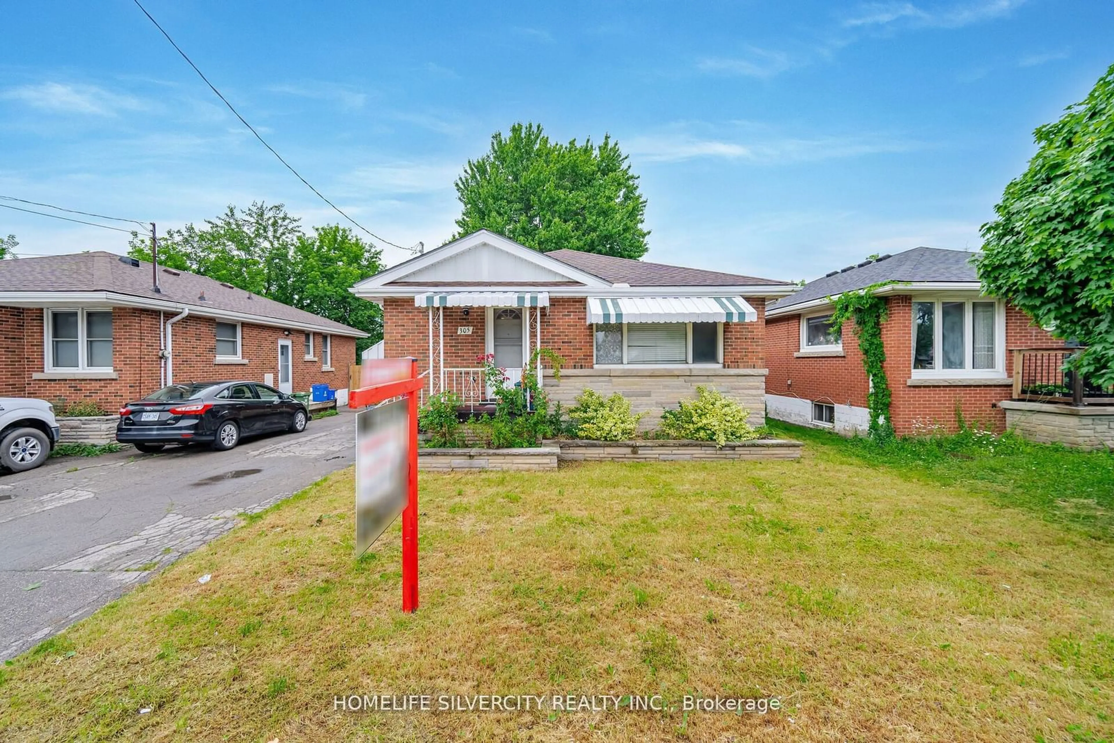 Frontside or backside of a home for 305 Mohawk Rd, Hamilton Ontario L9A 2J5