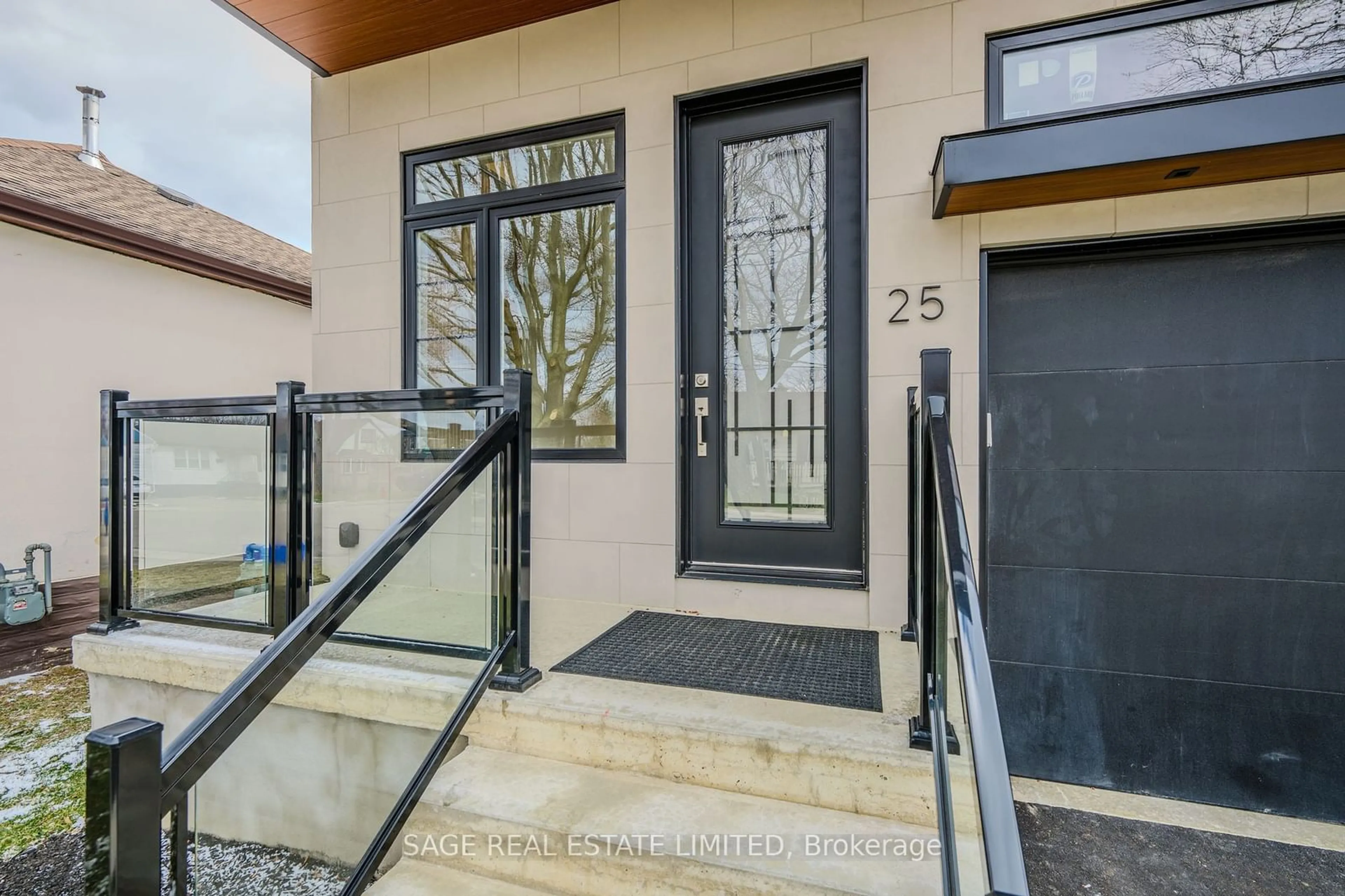 Indoor entryway, wood floors for 25 Shadyside Ave, Hamilton Ontario L8V 3E2