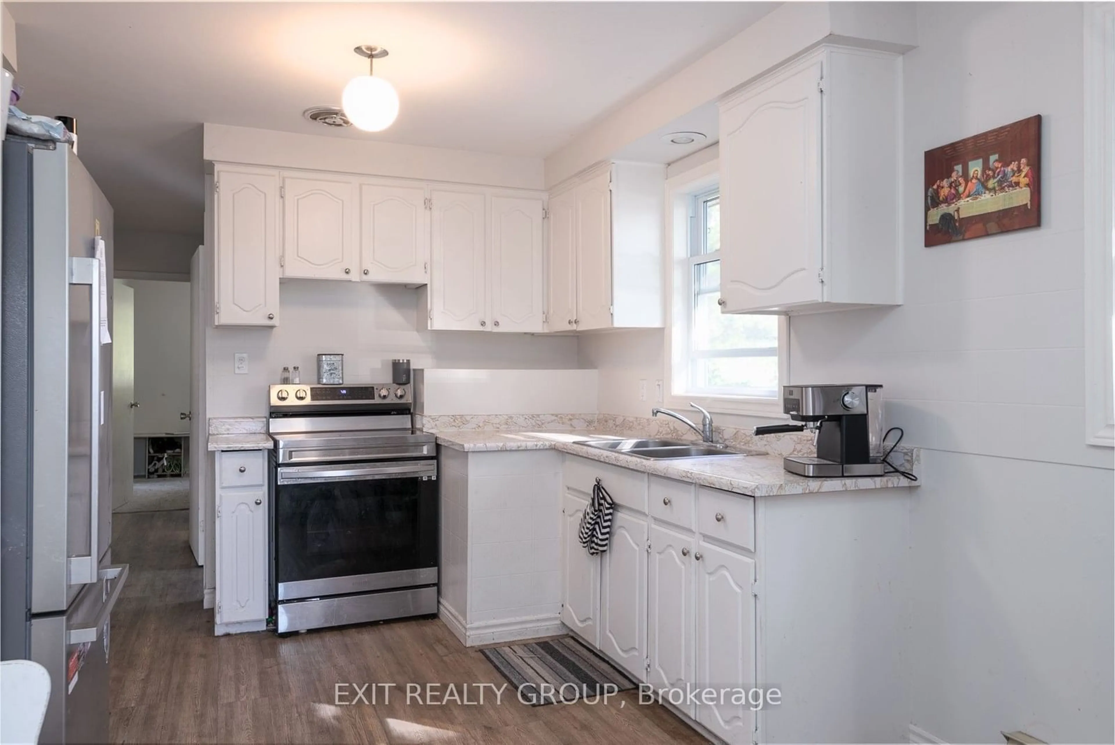 Standard kitchen, wood floors, cottage for 22 Austin St, Quinte West Ontario K8V 1Z4