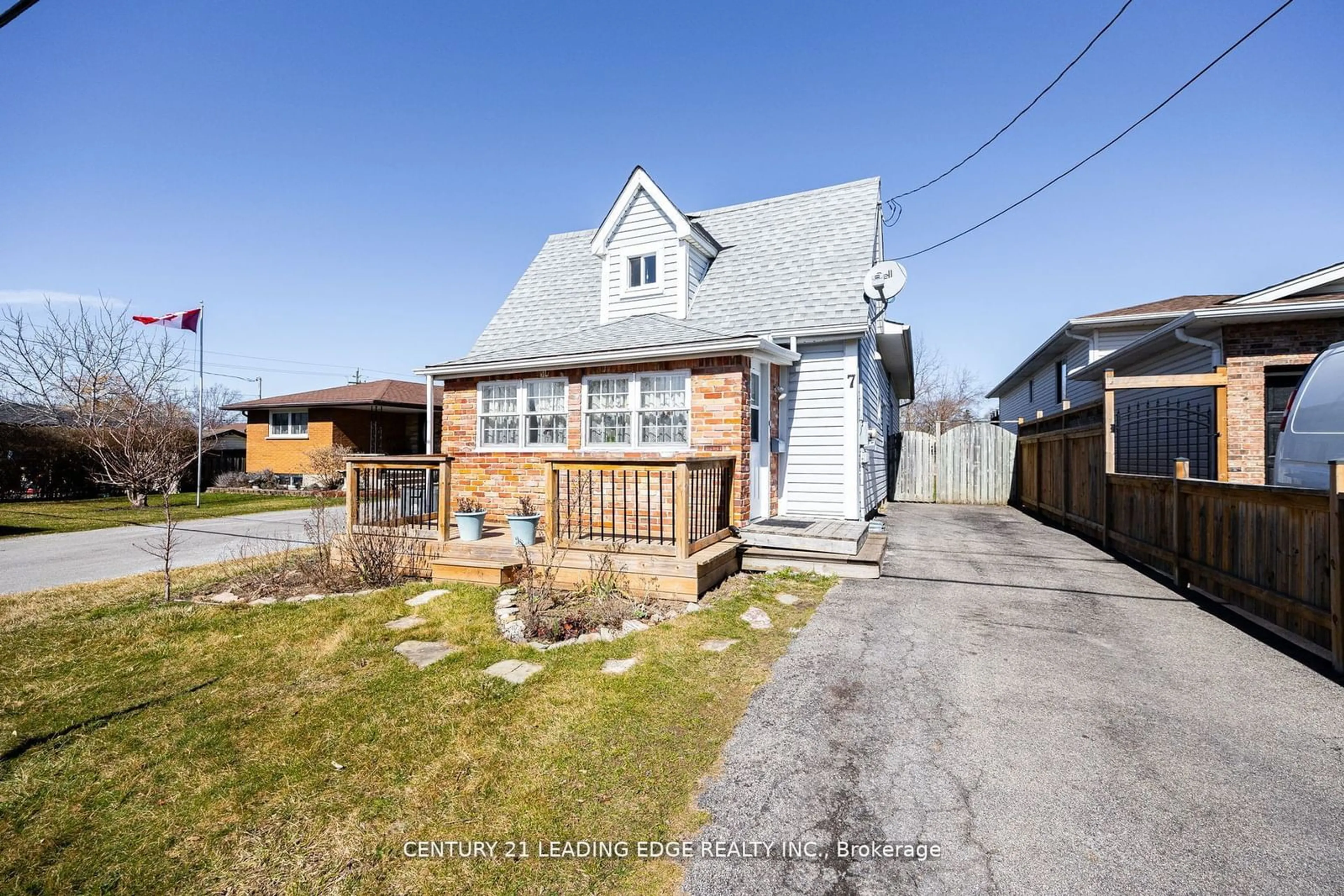 Frontside or backside of a home for 7 BLOOMFIELD Ave, St. Catharines Ontario L2P 1W8