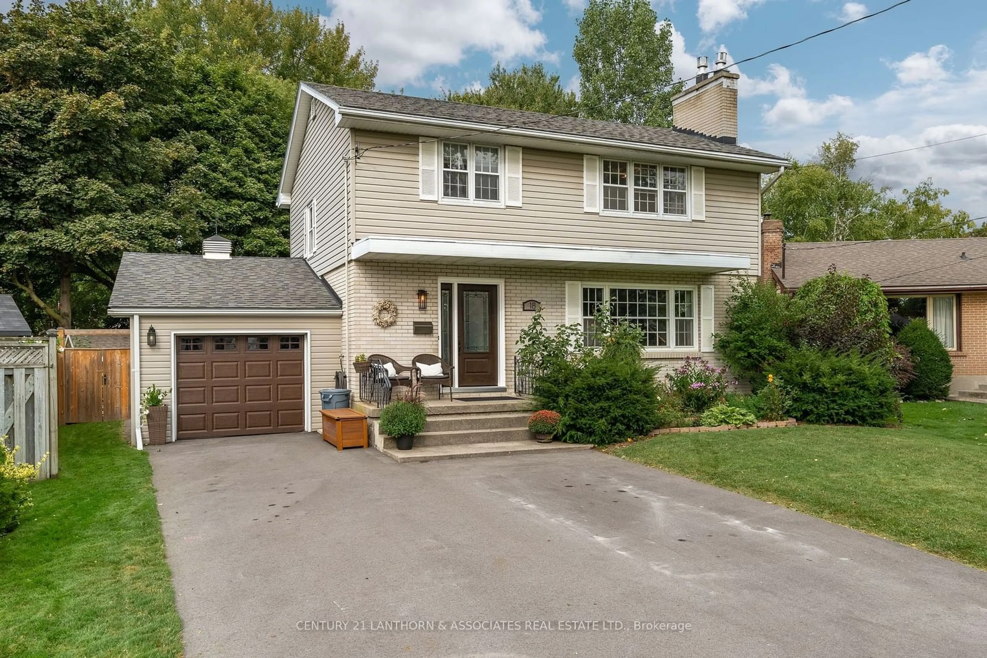 Frontside or backside of a home, cottage for 18 Lesley Dr, Belleville Ontario K8N 4G3