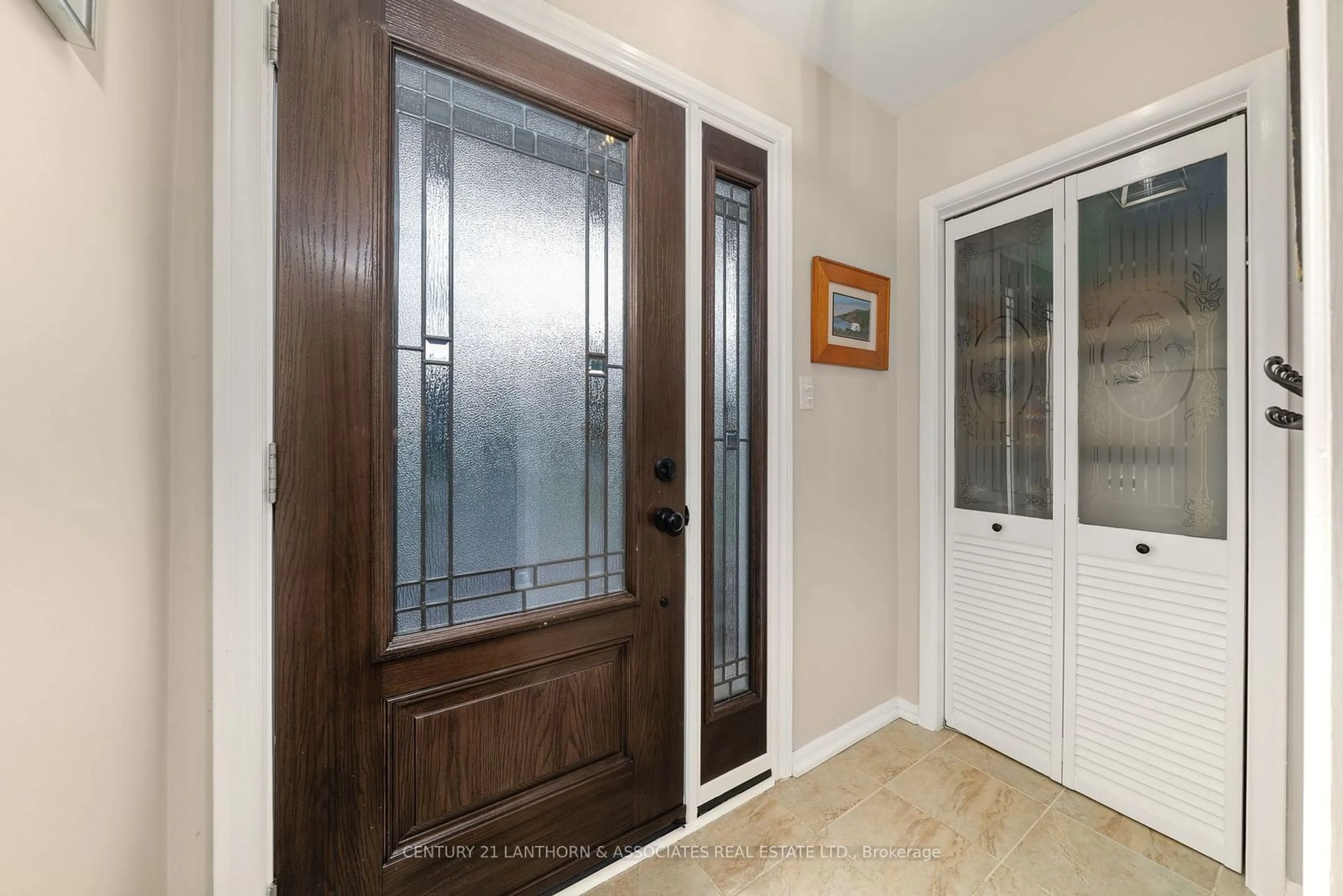 Indoor entryway, wood floors for 18 Lesley Dr, Belleville Ontario K8N 4G3