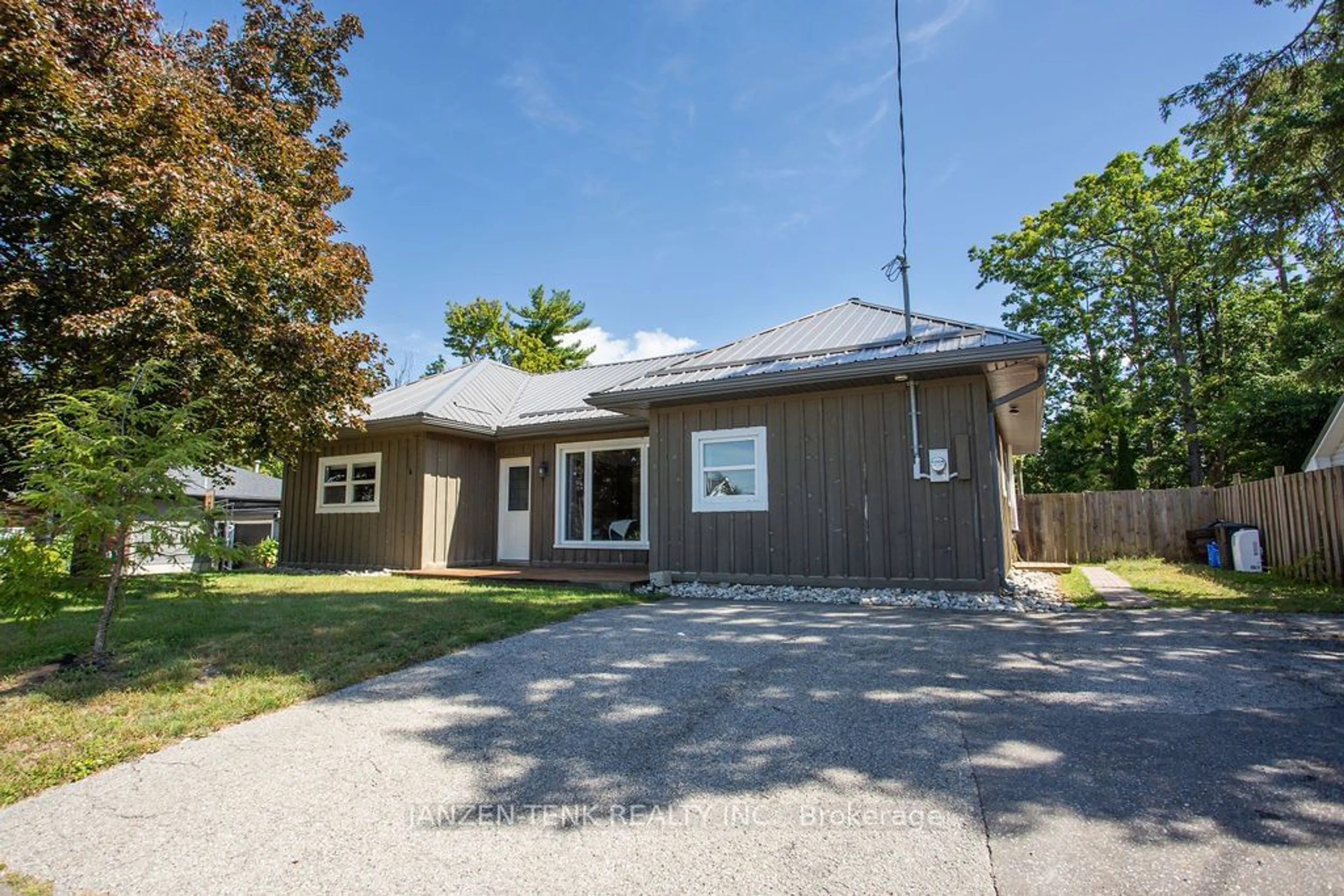 Frontside or backside of a home, cottage for 10 3rd Concession NTR Rd, Tillsonburg Ontario N4G 2T2