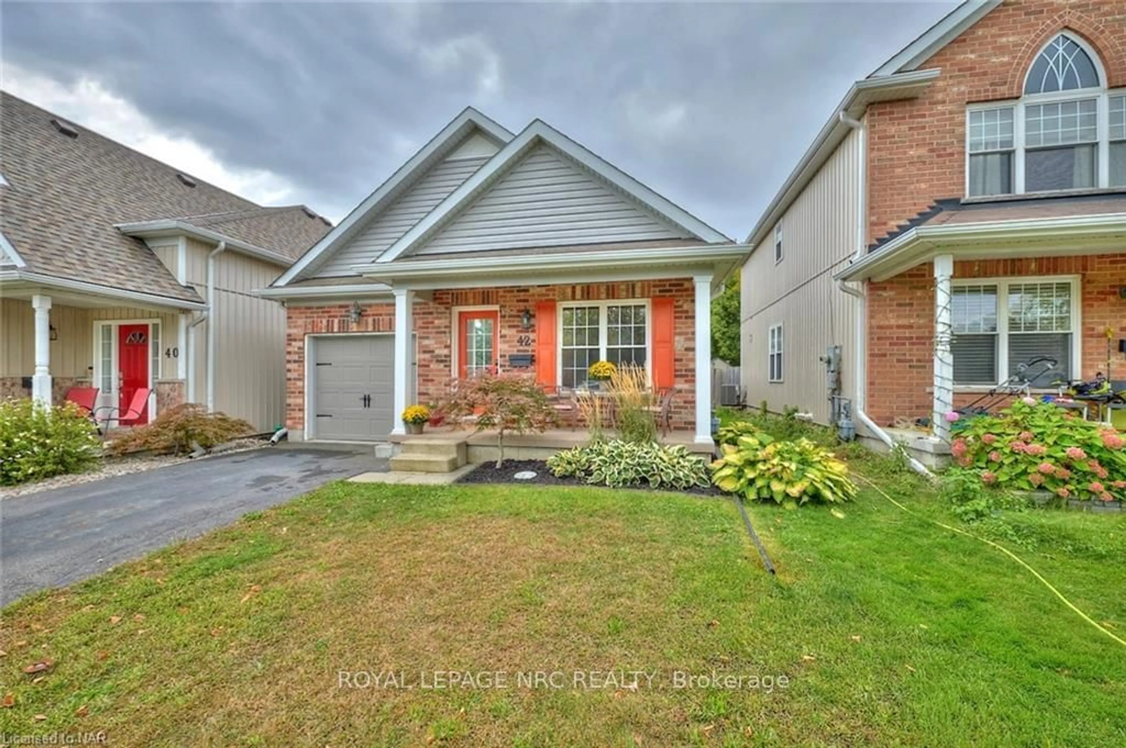 Frontside or backside of a home, cottage for 42 Chicory Cres, St. Catharines Ontario L2R 0A5