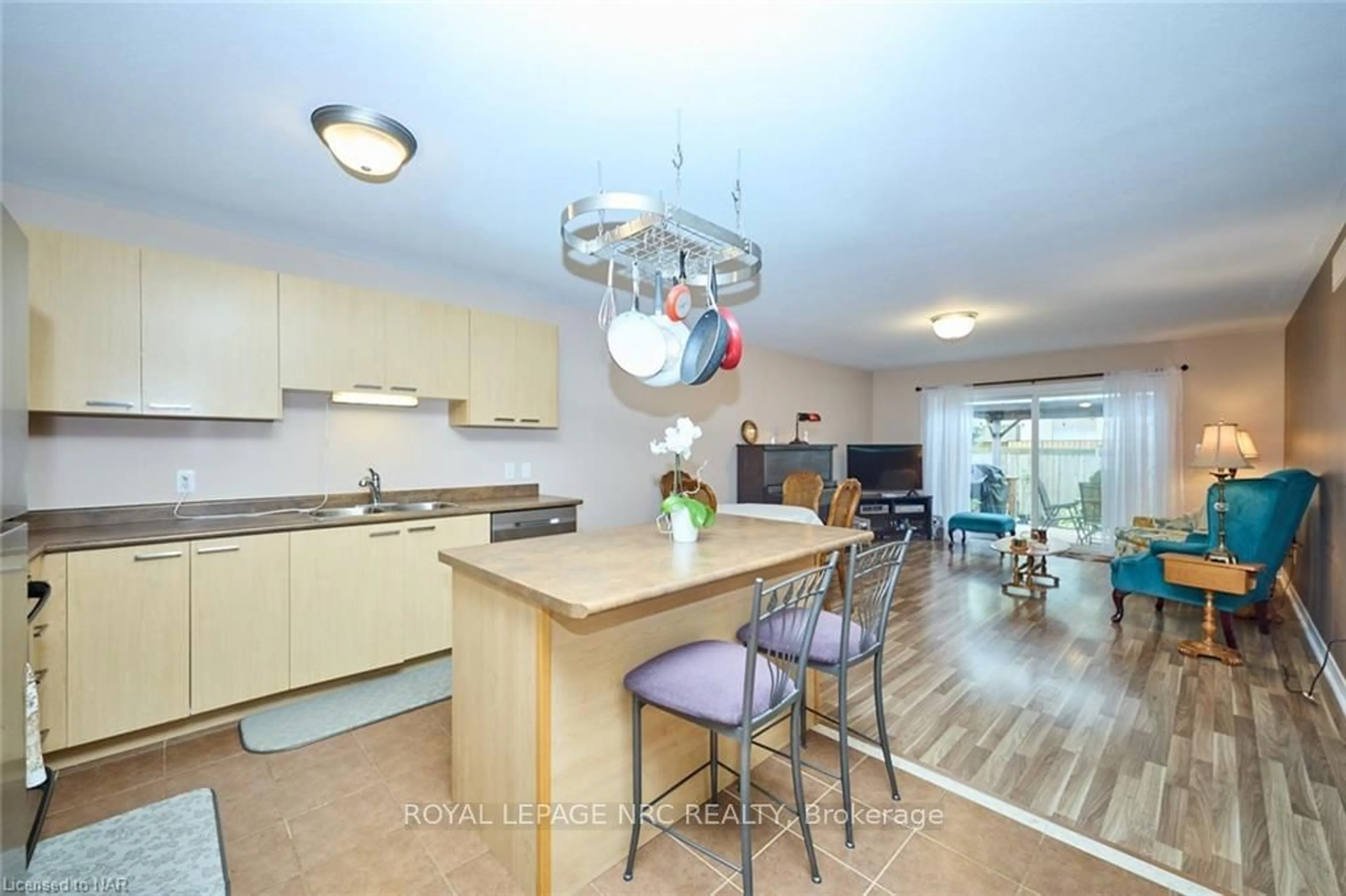 Open concept kitchen for 42 Chicory Cres, St. Catharines Ontario L2R 0A5