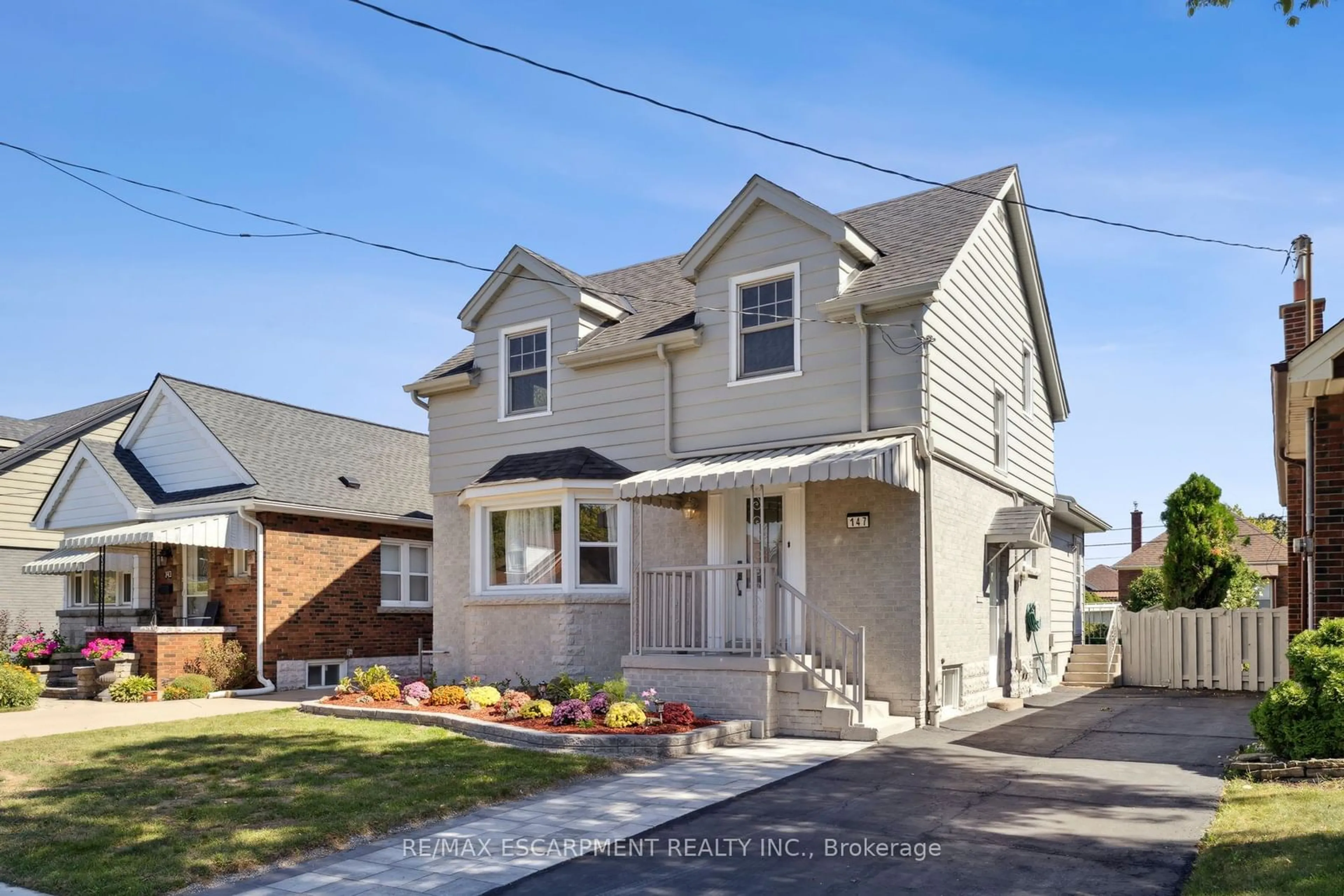 Frontside or backside of a home, cottage for 147 Garside Ave, Hamilton Ontario L8K 2W1