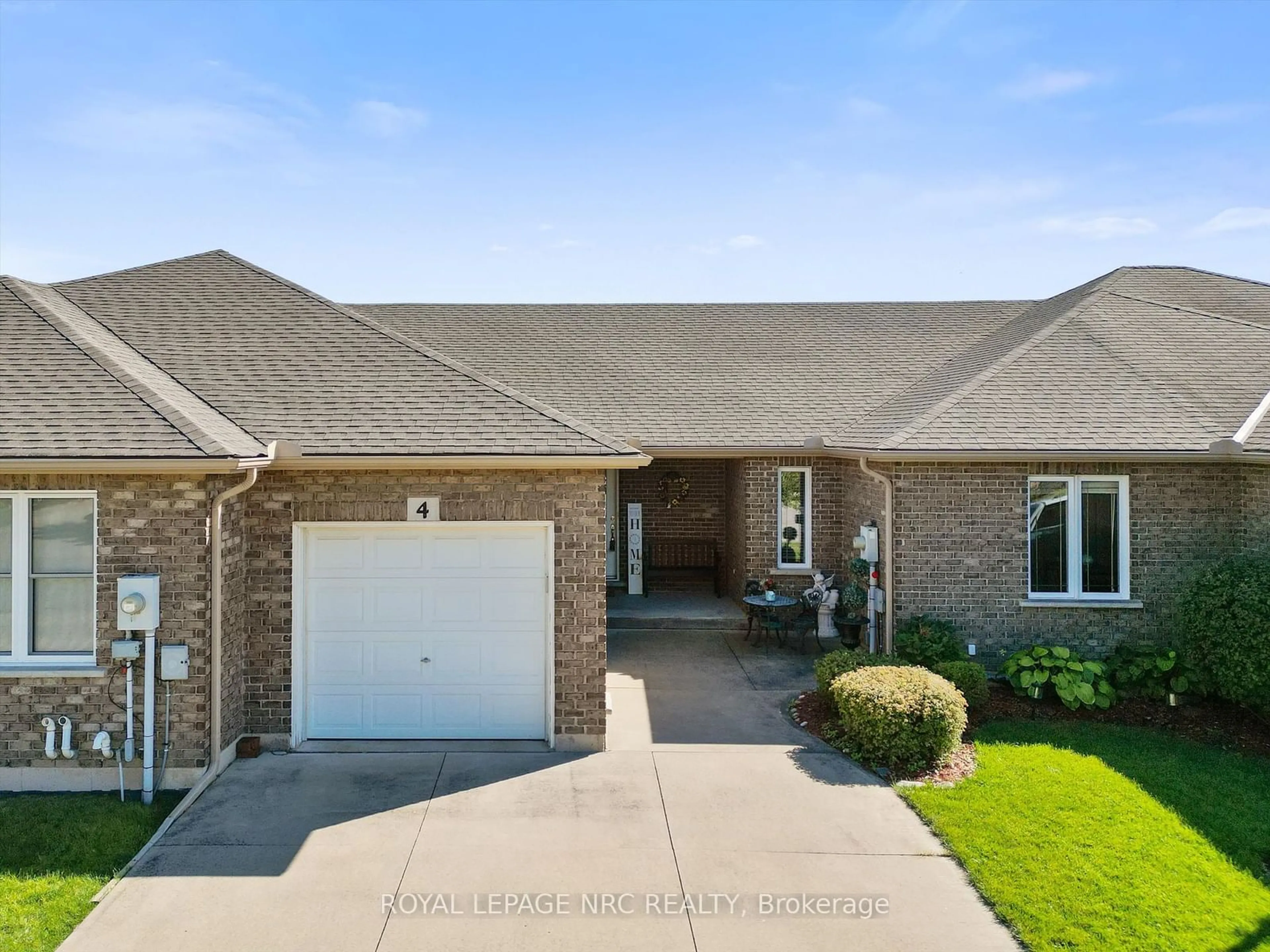 Frontside or backside of a home, cottage for 4 Avery Cres, St. Catharines Ontario L2P 0B4