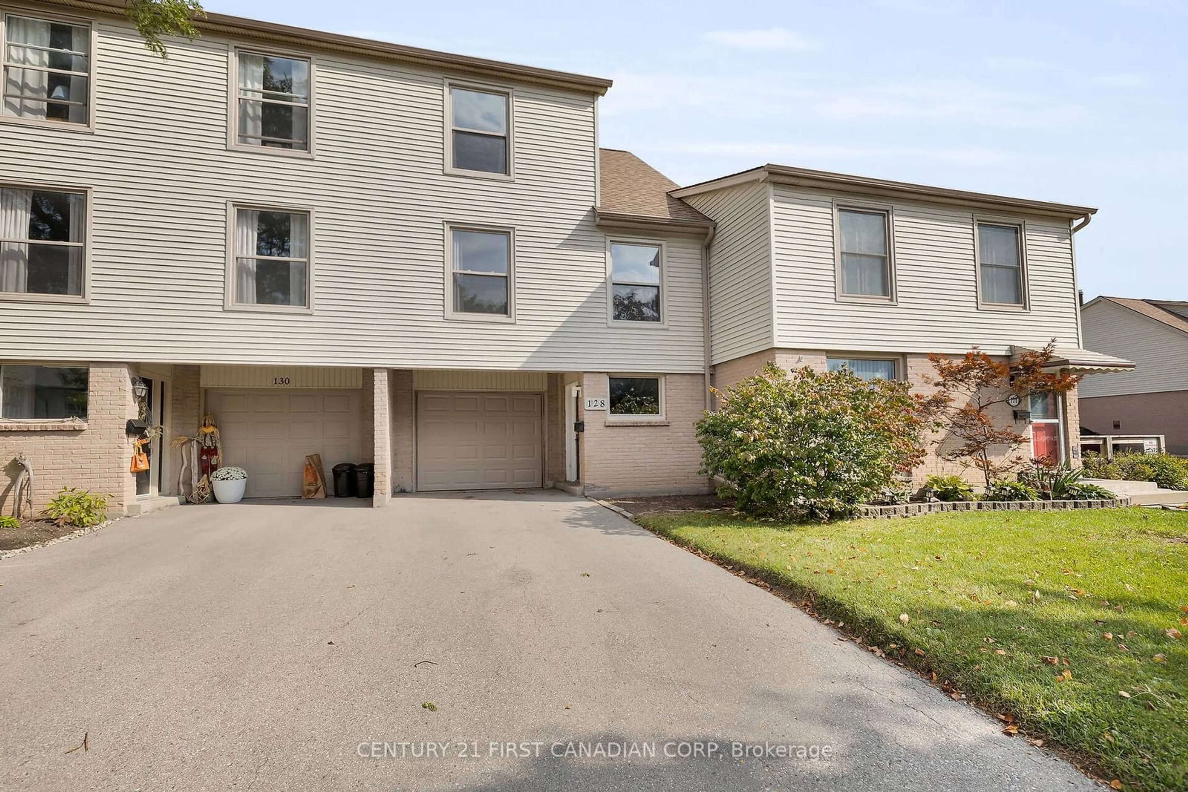 A pic from exterior of the house or condo for 128 Mcmaster Dr #109, London Ontario N6K 1J4