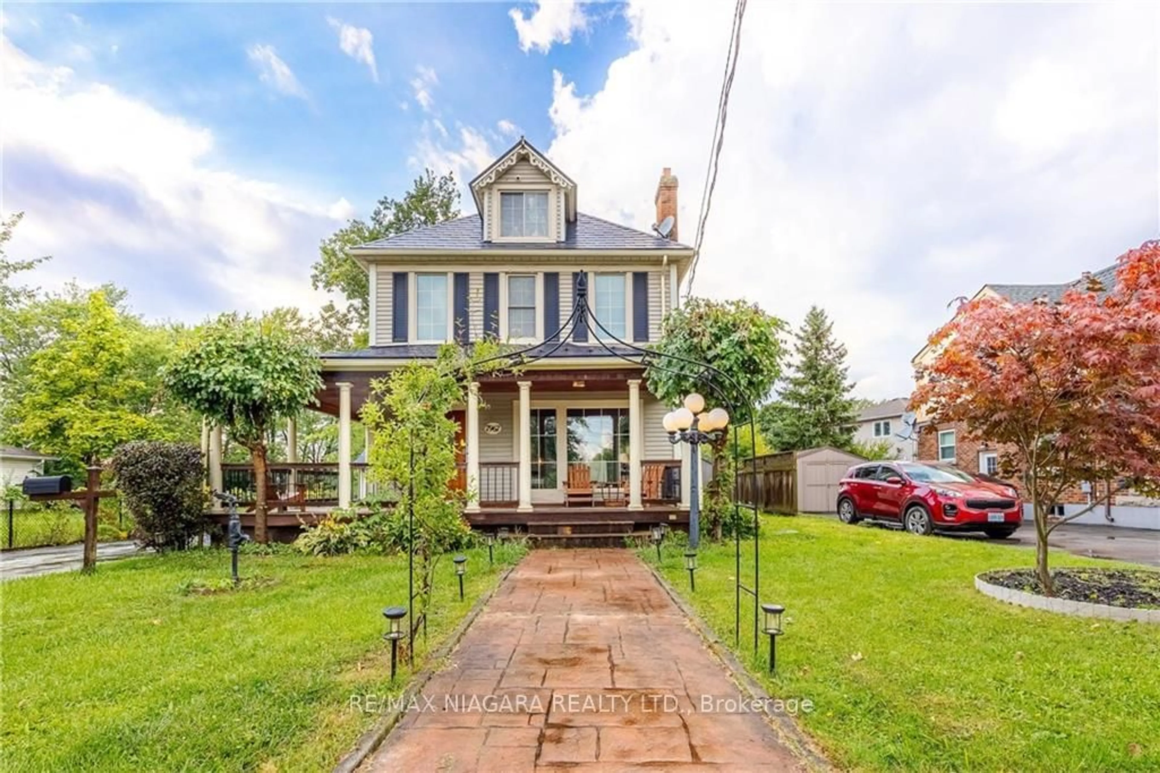 Frontside or backside of a home, cottage for 7967 Booth St, Niagara Falls Ontario L2H 1E7