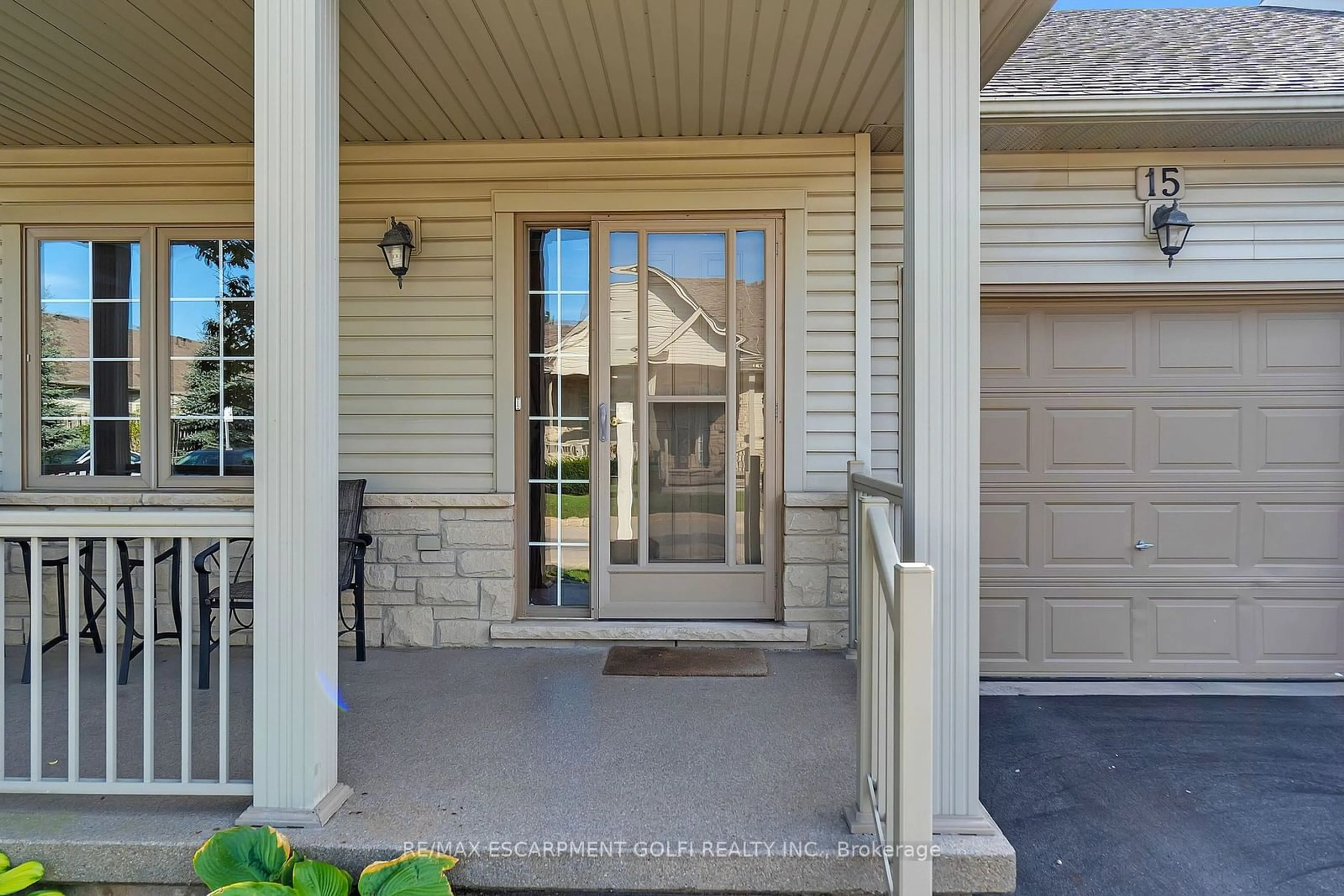 Indoor entryway for 130 Southbrook Dr #15, Hamilton Ontario L0R 1C0