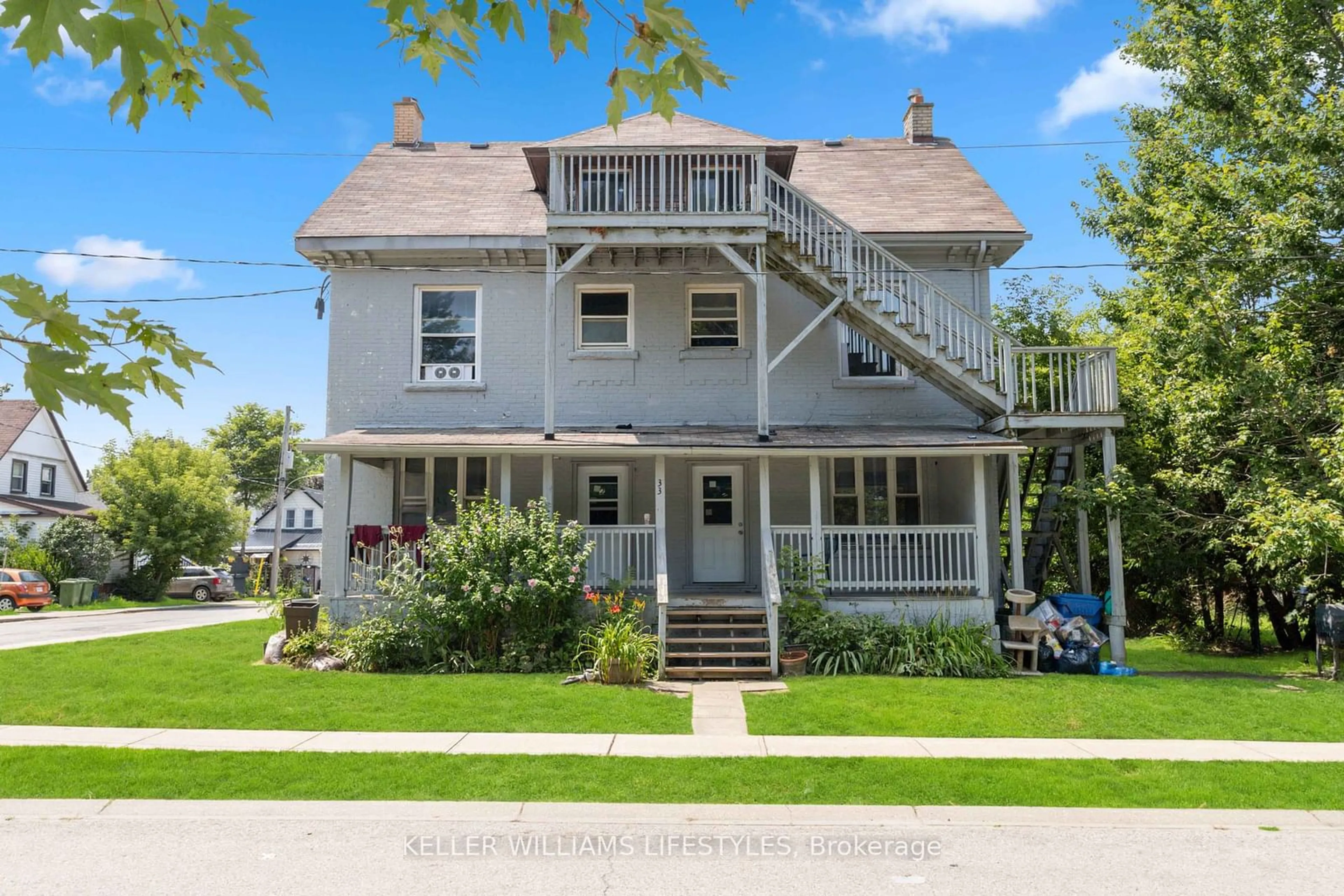 Frontside or backside of a home, cottage for 33 Station St, St. Thomas Ontario N5P 2X1