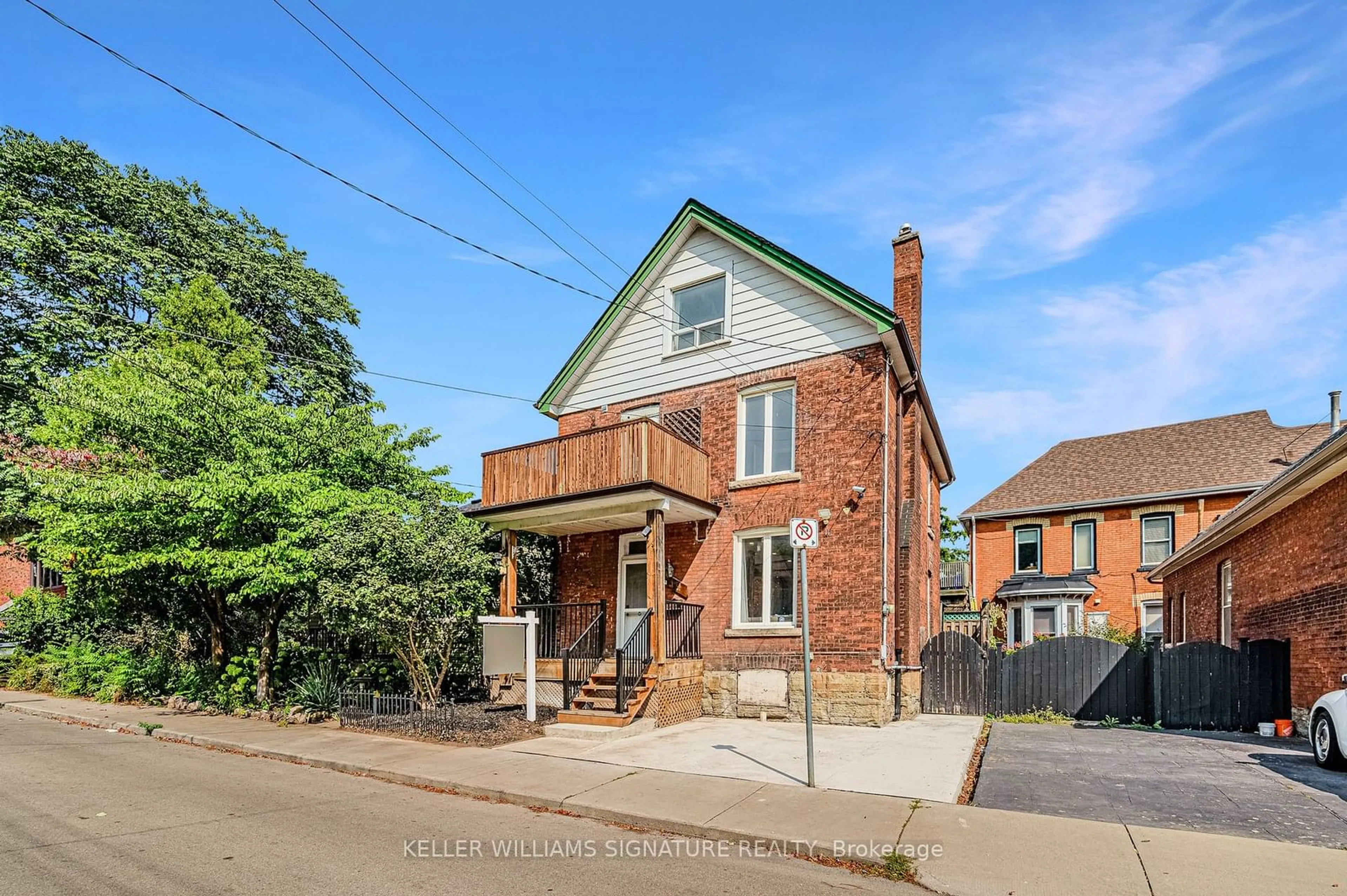 Frontside or backside of a home for 39 Alanson St, Hamilton Ontario L8N 1W6