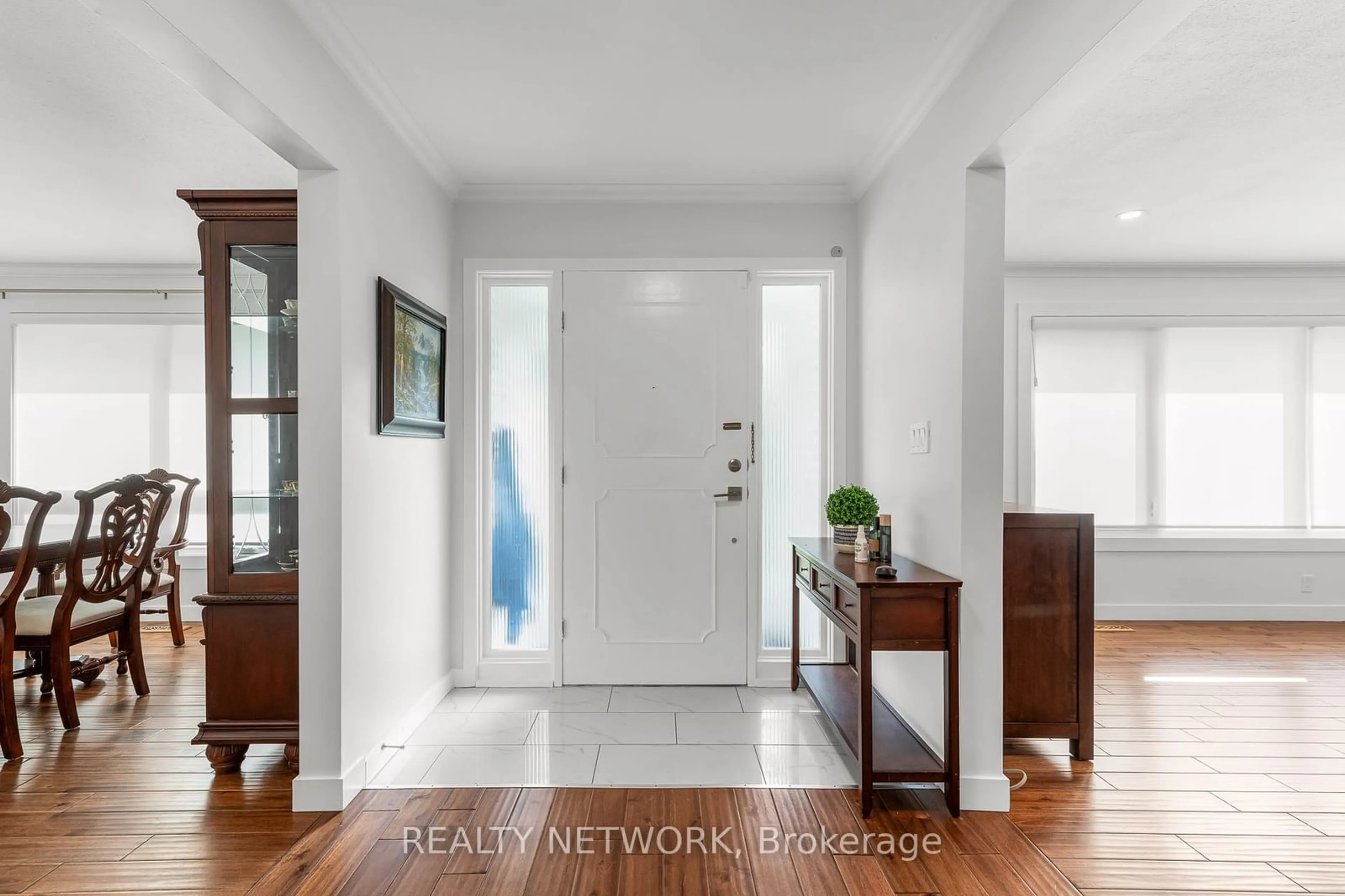 Indoor entryway, wood floors for 15414 Niagara River Pkwy, Niagara-on-the-Lake Ontario L0S 1J0