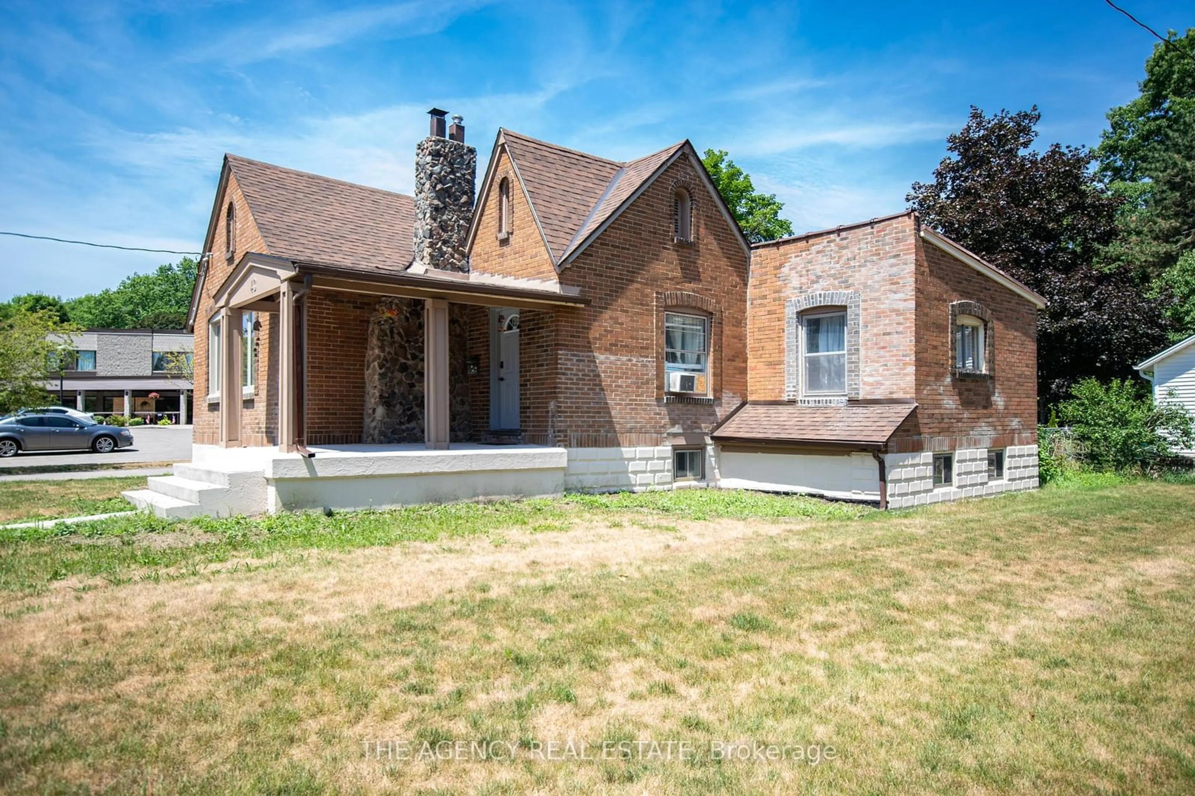 Home with brick exterior material for 42 Elmwood Pl, London Ontario N6J 1J2