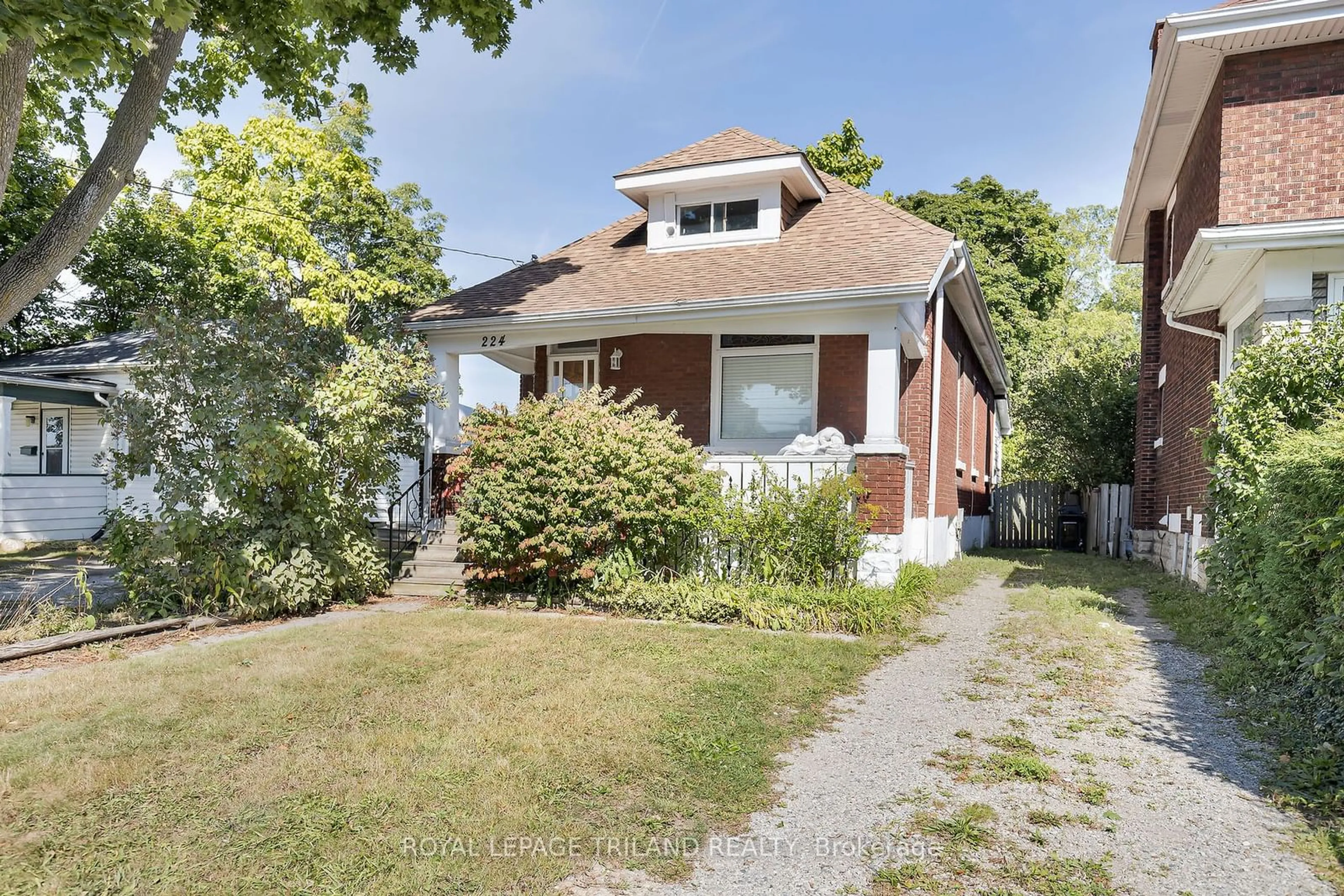 Frontside or backside of a home for 224 Waterloo St, London Ontario N6B 2N3