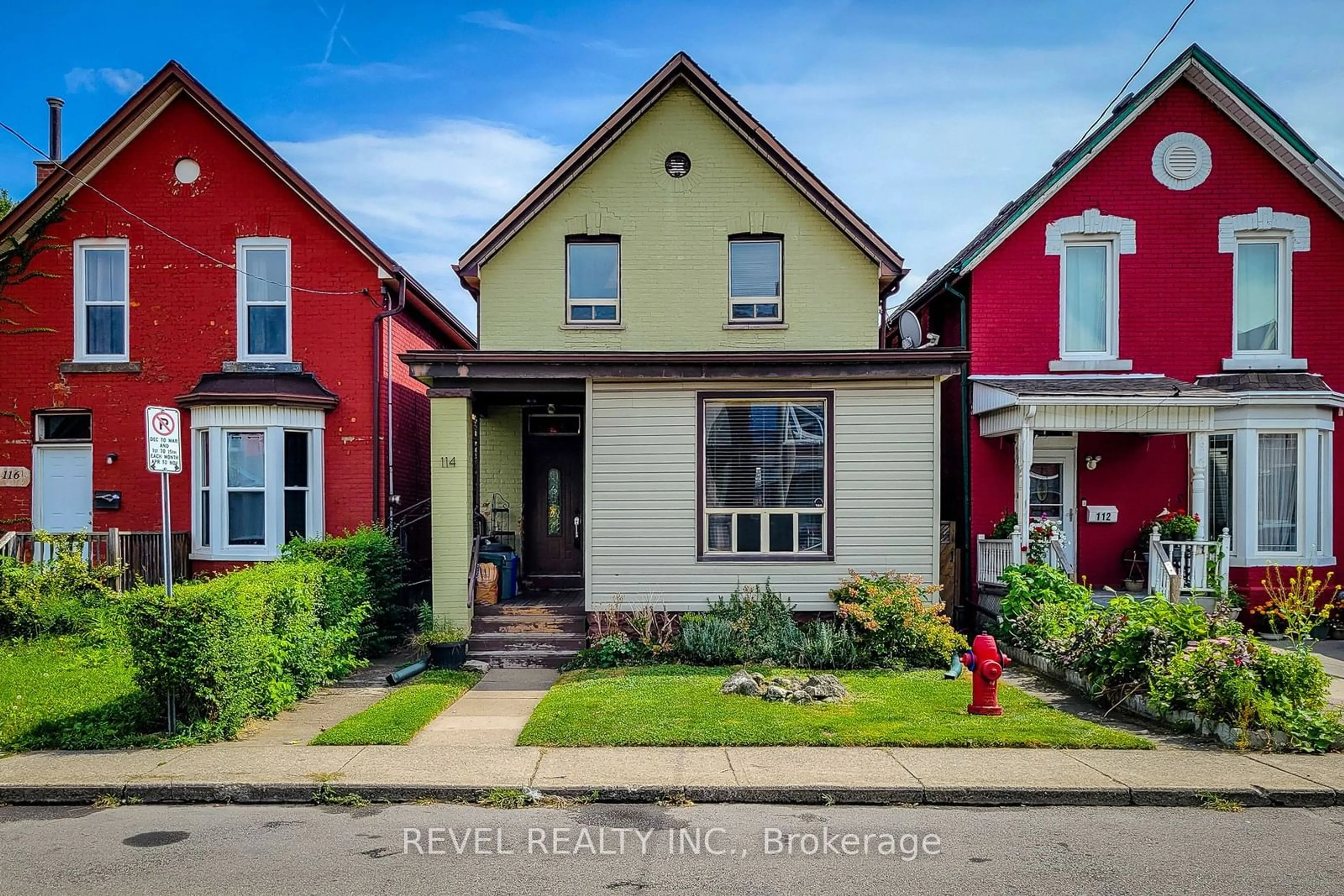 Frontside or backside of a home for 114 Tisdale St, Hamilton Ontario L8L 5M6