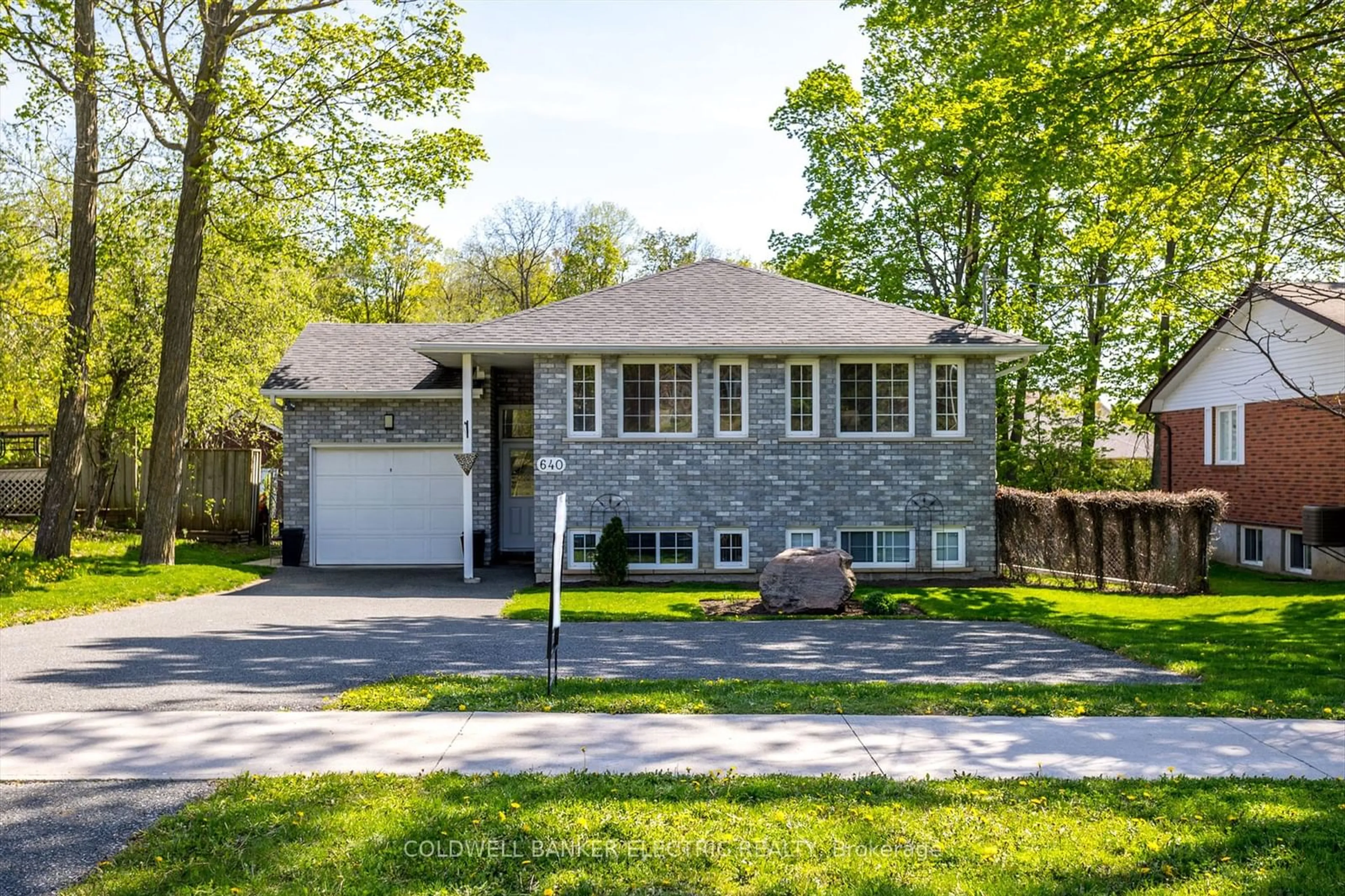 Frontside or backside of a home, cottage for 640 Brealey Dr, Peterborough Ontario K9K 2M7