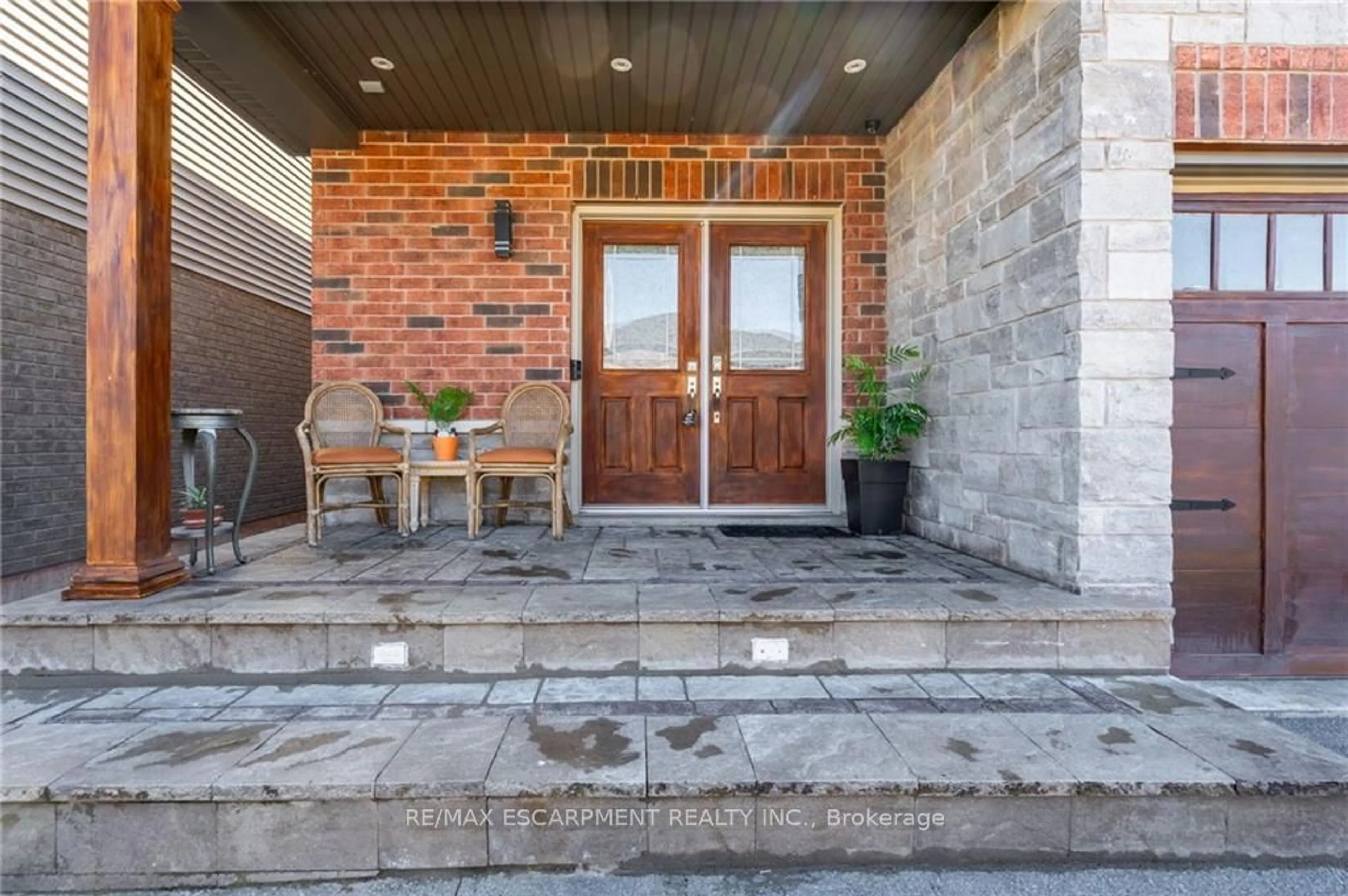 Patio for 463 MacIntosh Dr, Hamilton Ontario L8E 0H9