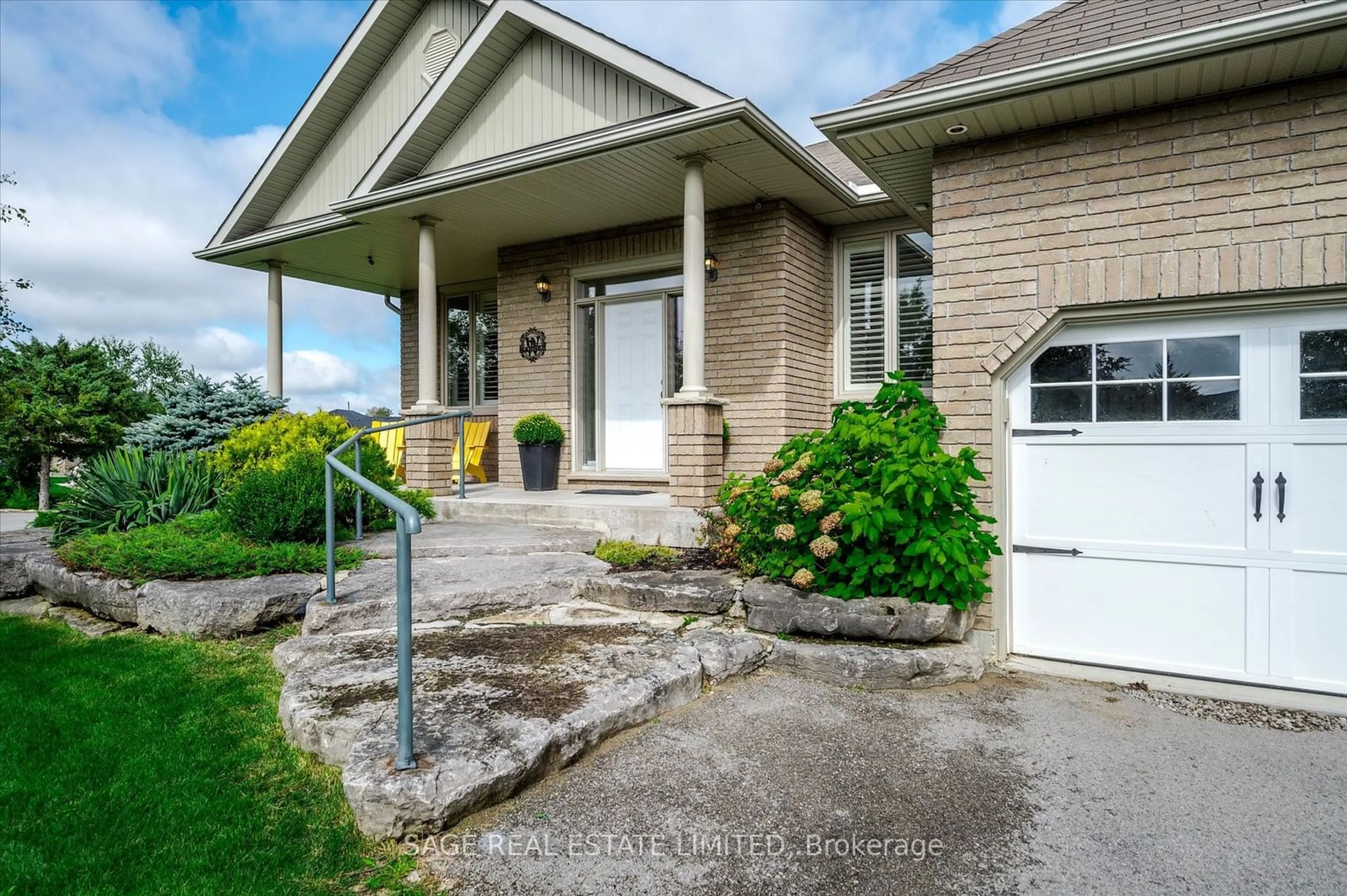 Frontside or backside of a home for 103 South Harbour Dr, Kawartha Lakes Ontario K0M 1A0