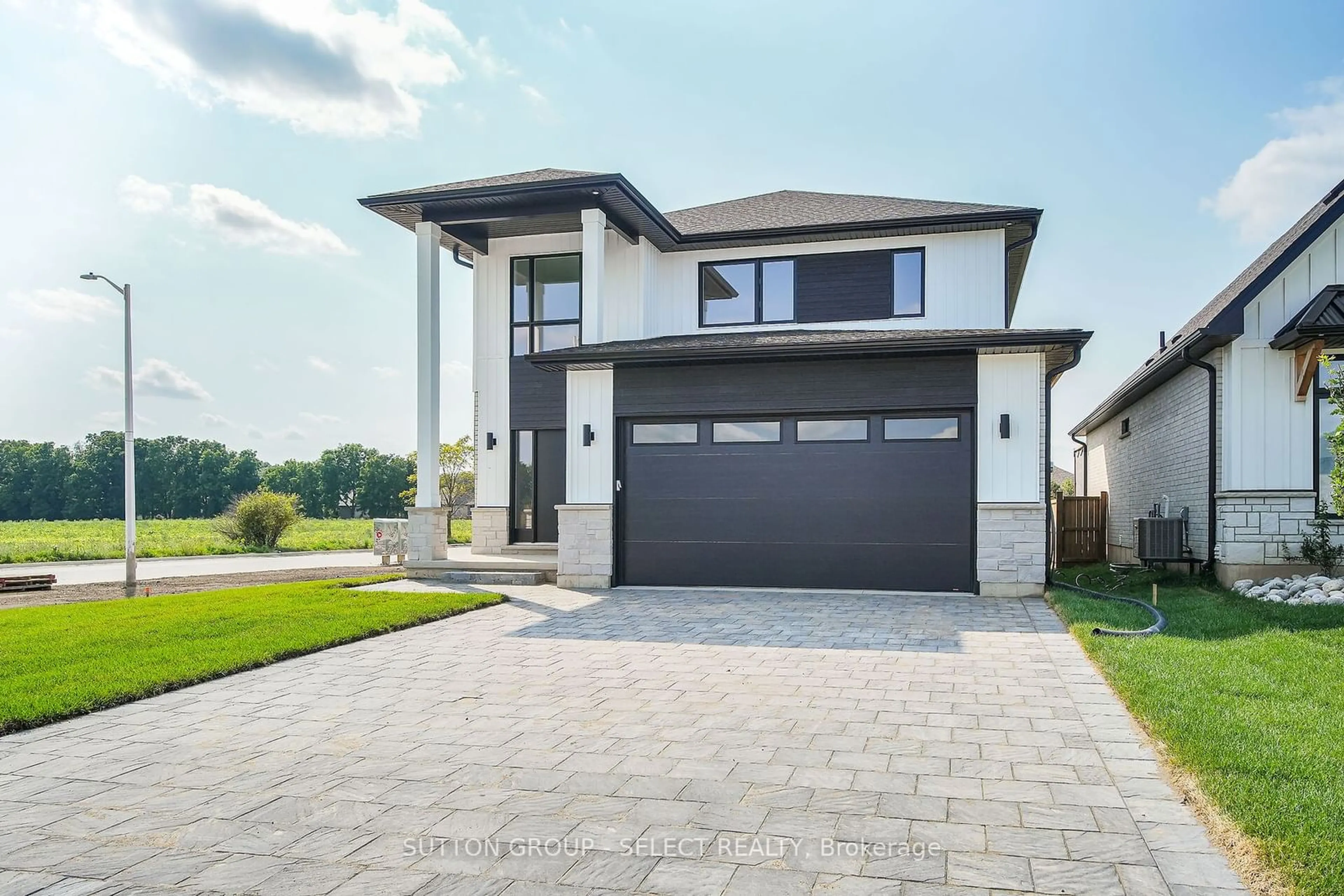 Frontside or backside of a home, the street view for 57 BRISCOE Cres, Strathroy-Caradoc Ontario N7G 4E1