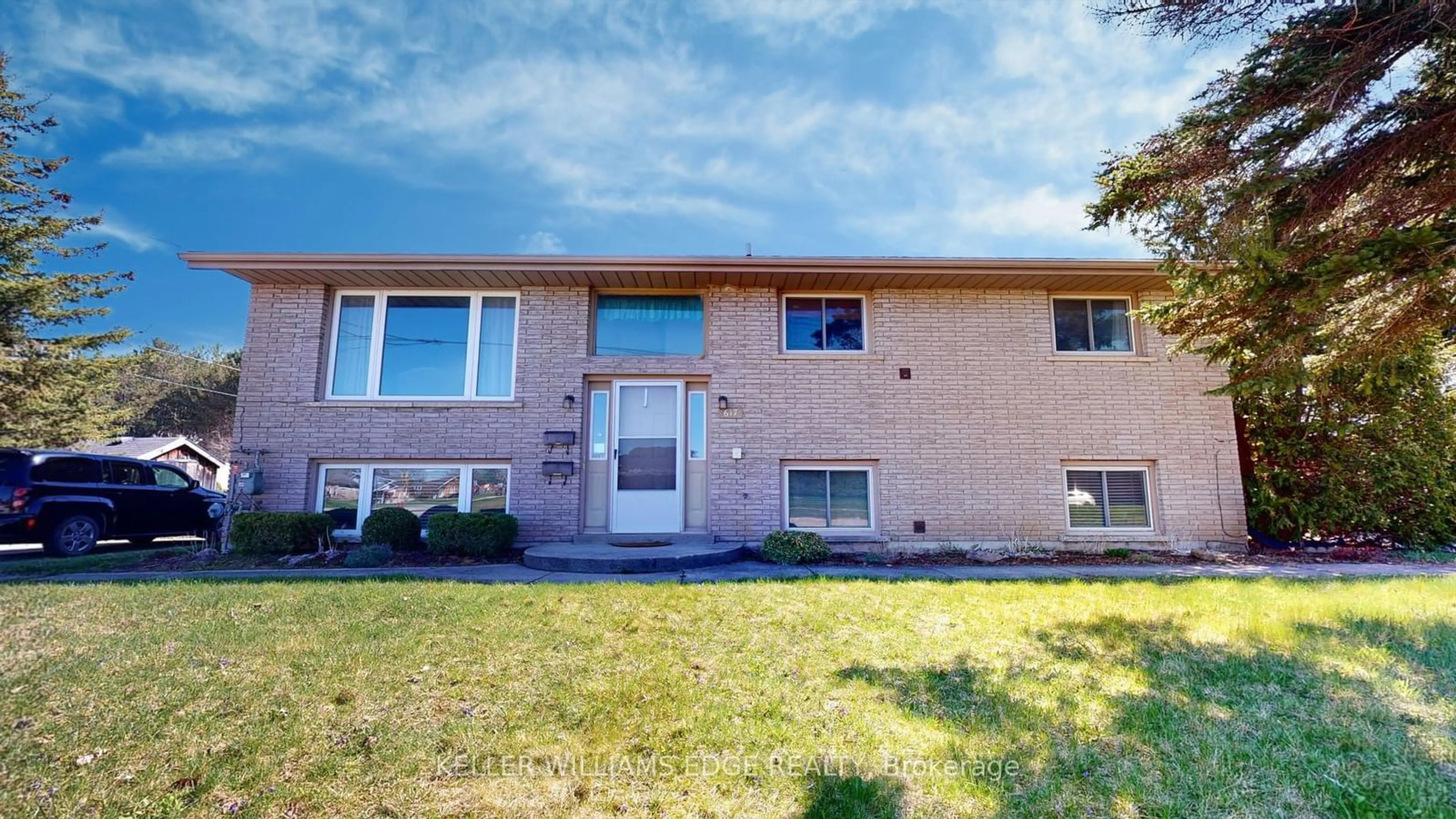 A pic from exterior of the house or condo, the front or back of building for 617 16th Ave, Hanover Ontario N4N 2Z9