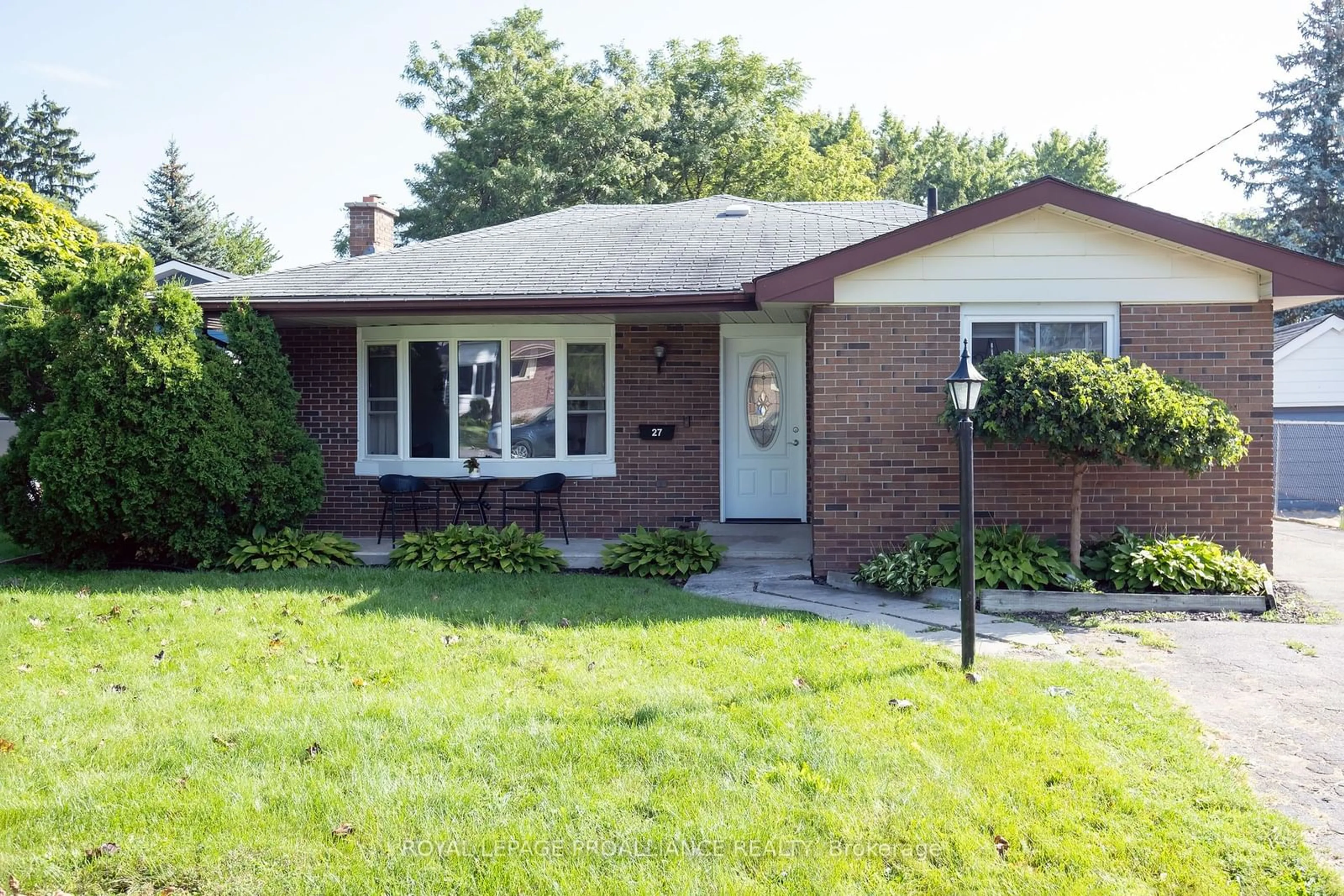 Home with brick exterior material for 27 Glendale Rd, Belleville Ontario K8P 4H4