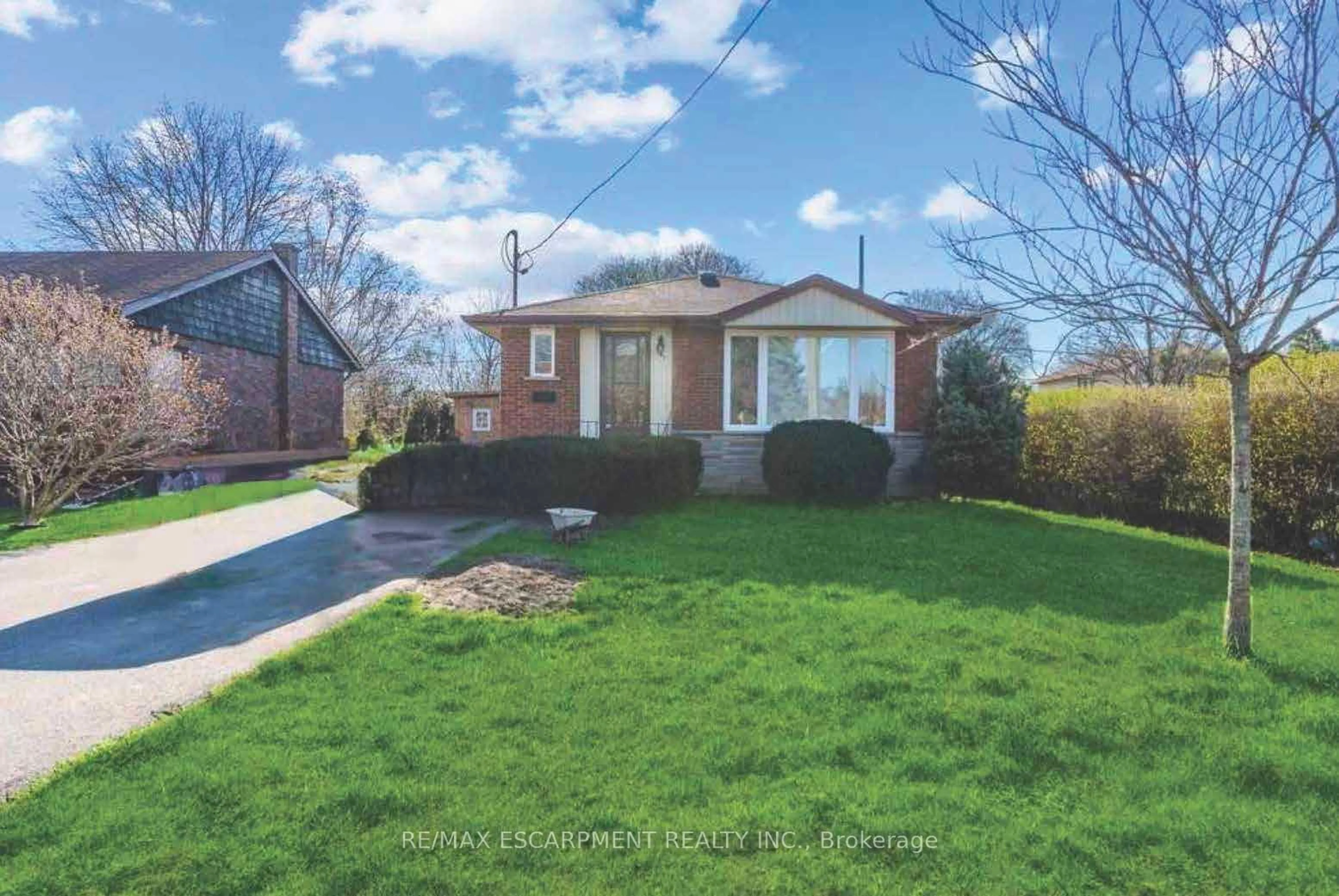 Frontside or backside of a home for 277 Upper Paradise Rd, Hamilton Ontario L9C 5C3