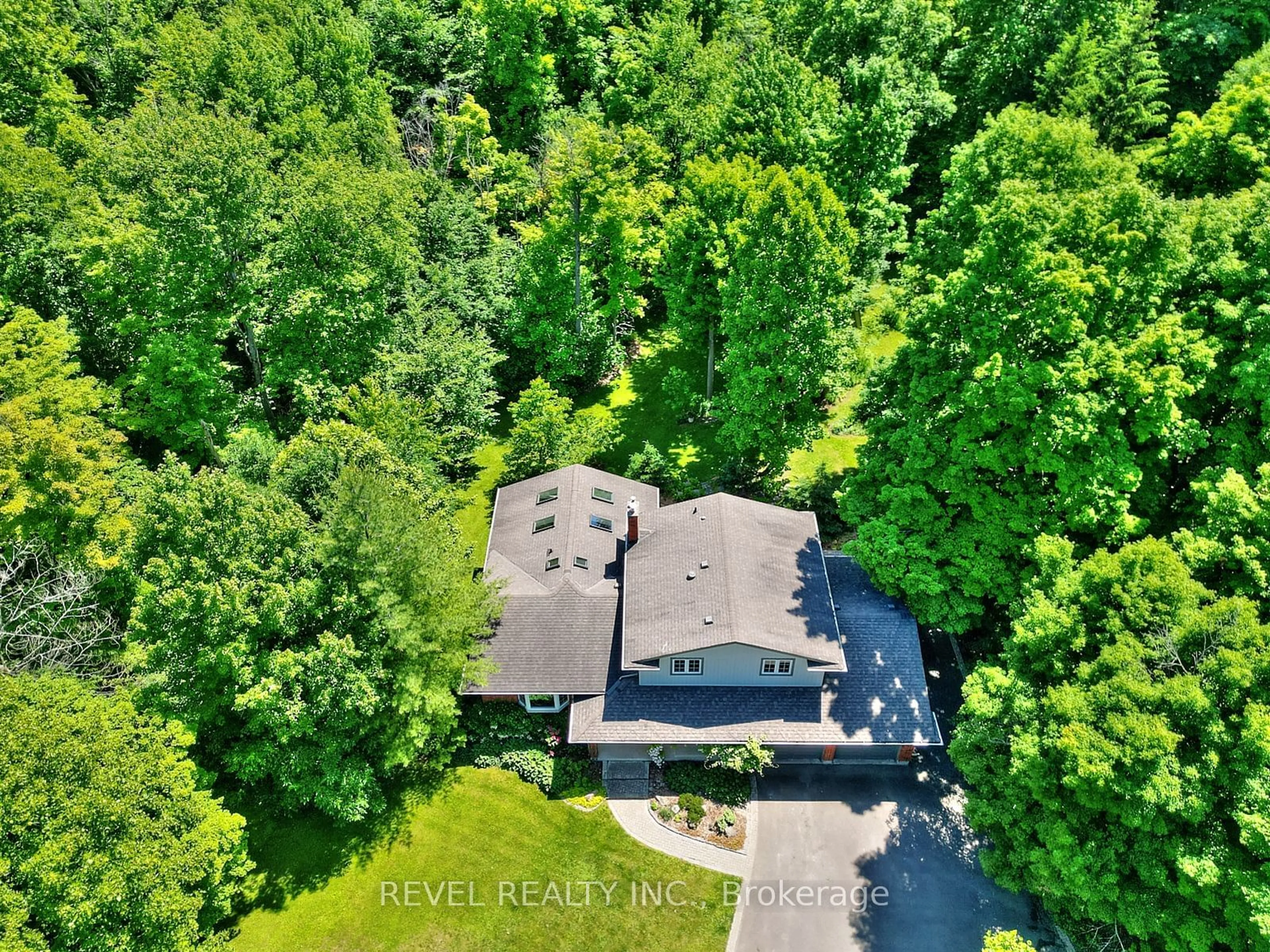 Frontside or backside of a home for 152 Merritt Rd, Pelham Ontario L3B 5N5