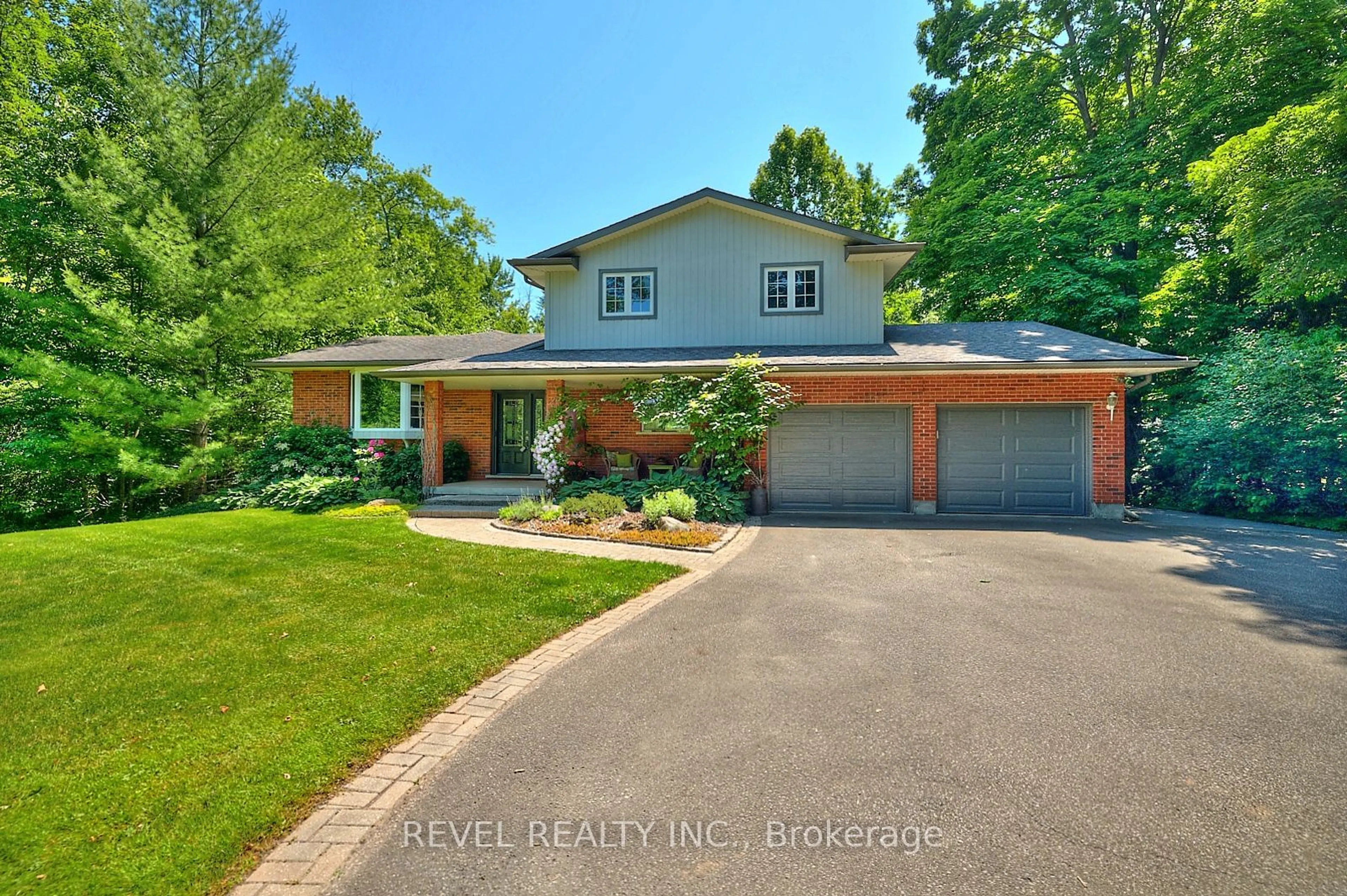 Frontside or backside of a home, the street view for 152 Merritt Rd, Pelham Ontario L3B 5N5