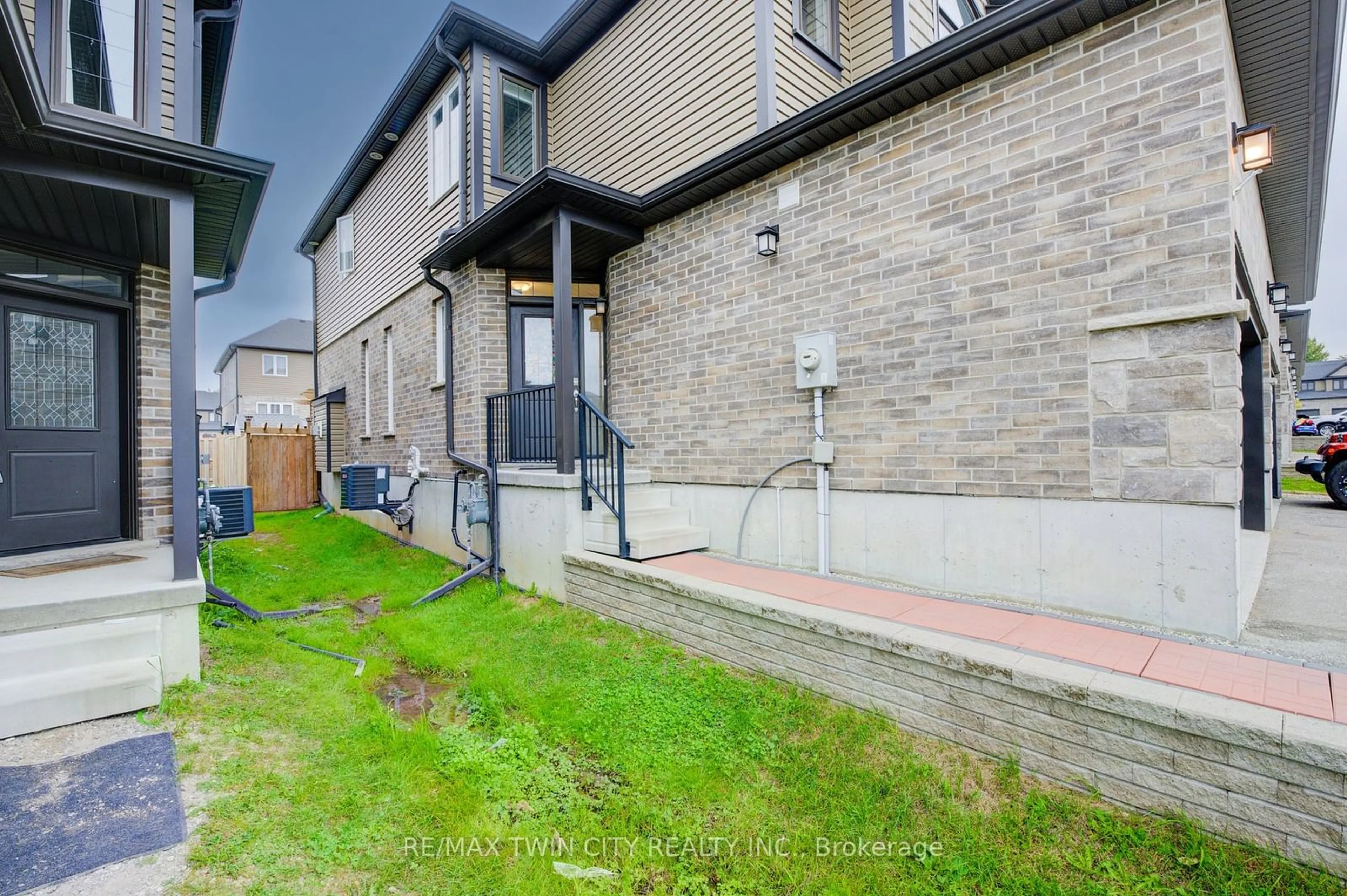 A pic from exterior of the house or condo, the street view for 119 Links Cres, Woodstock Ontario N4T 0K7