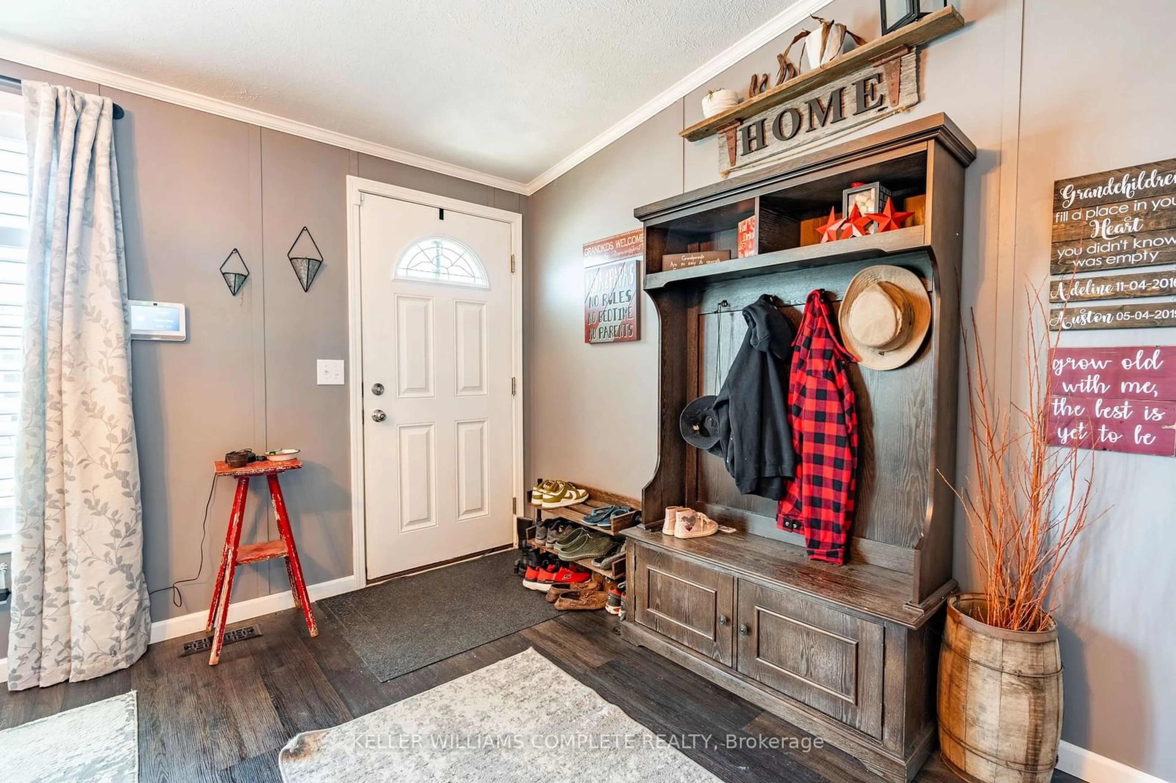 Indoor entryway, wood floors for 4 Bent Willow Crt, Haldimand Ontario N0A 1L0