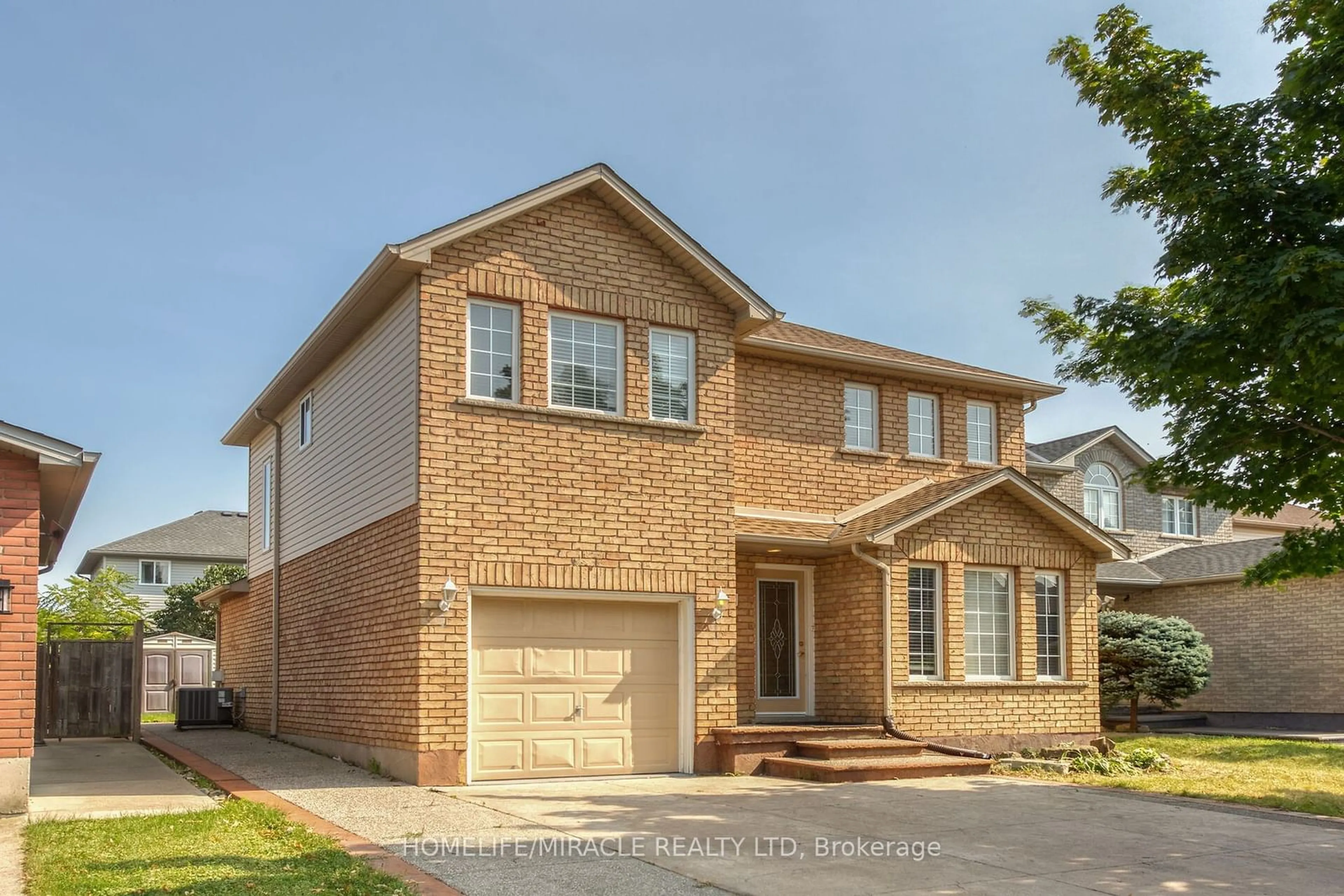 Home with brick exterior material for 971 West 5th St, Hamilton Ontario L9C 5R6