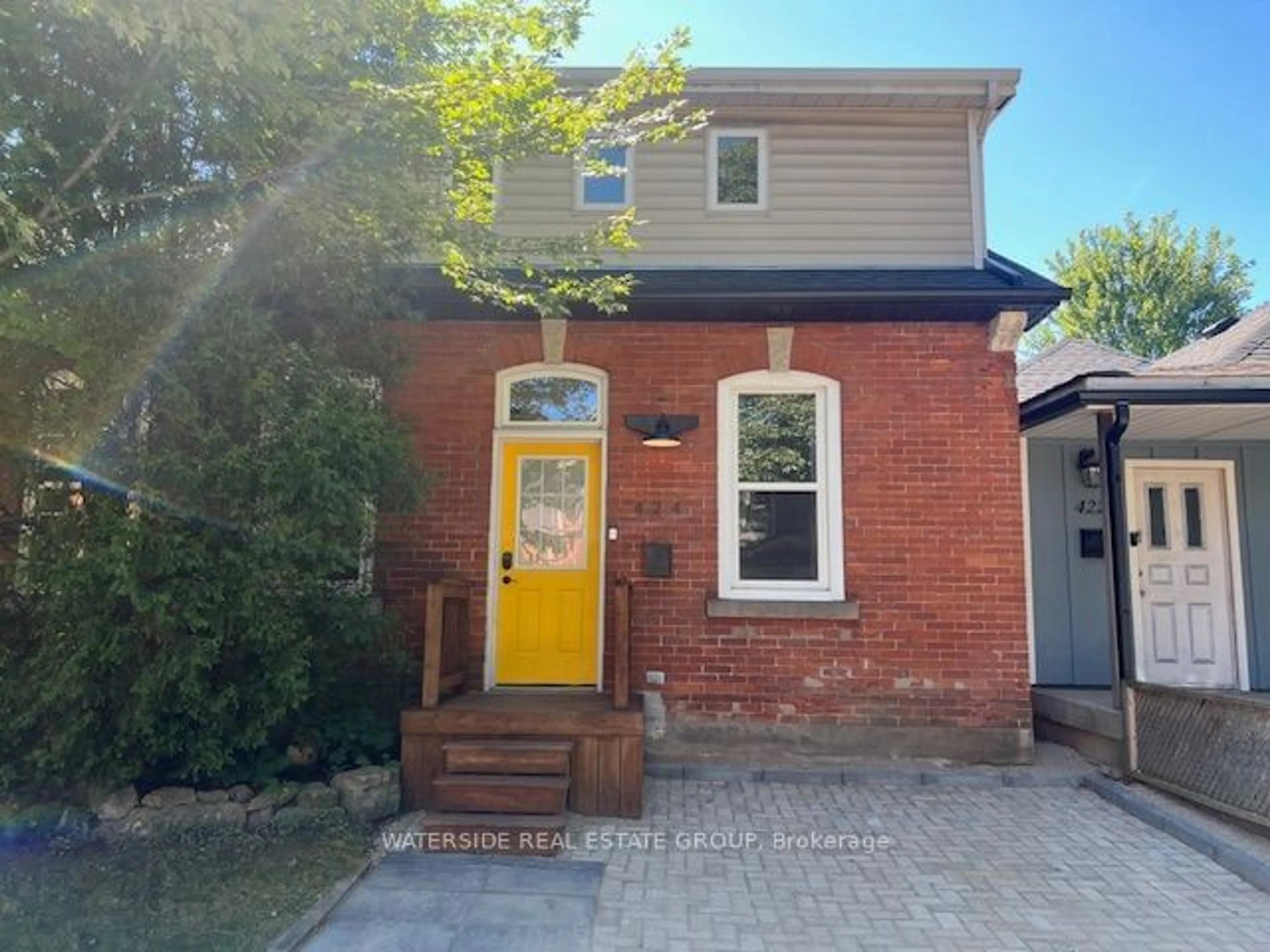 Home with brick exterior material for 424 King William St, Hamilton Ontario L8L 1P7