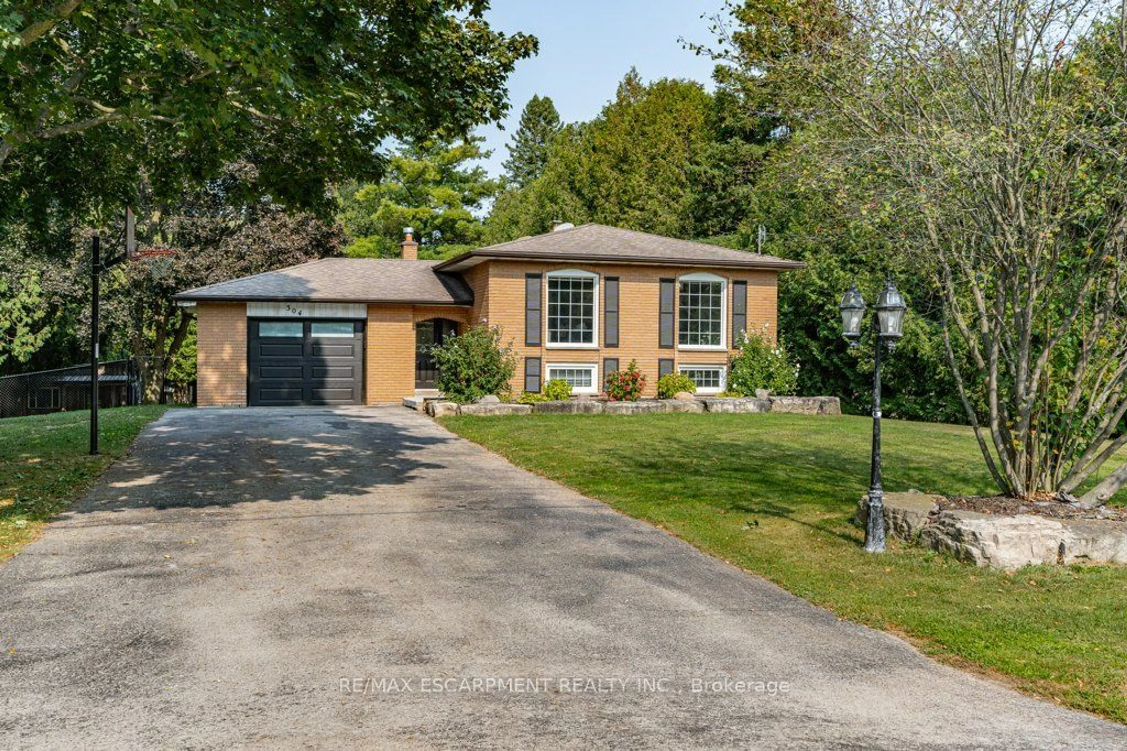 Frontside or backside of a home for 304 Freelton Rd, Hamilton Ontario N0B 2J0