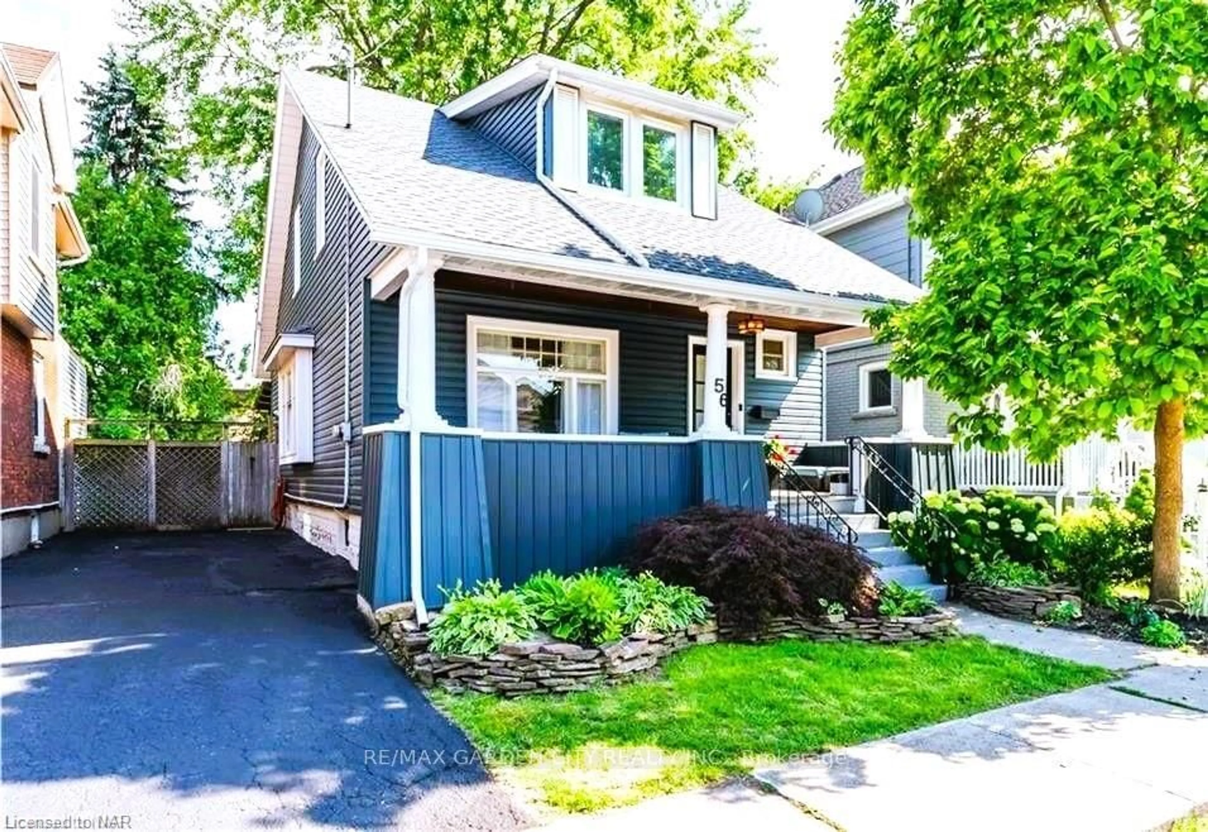 Frontside or backside of a home, cottage for 56 Chaplin Ave, St. Catharines Ontario L2R 2E6