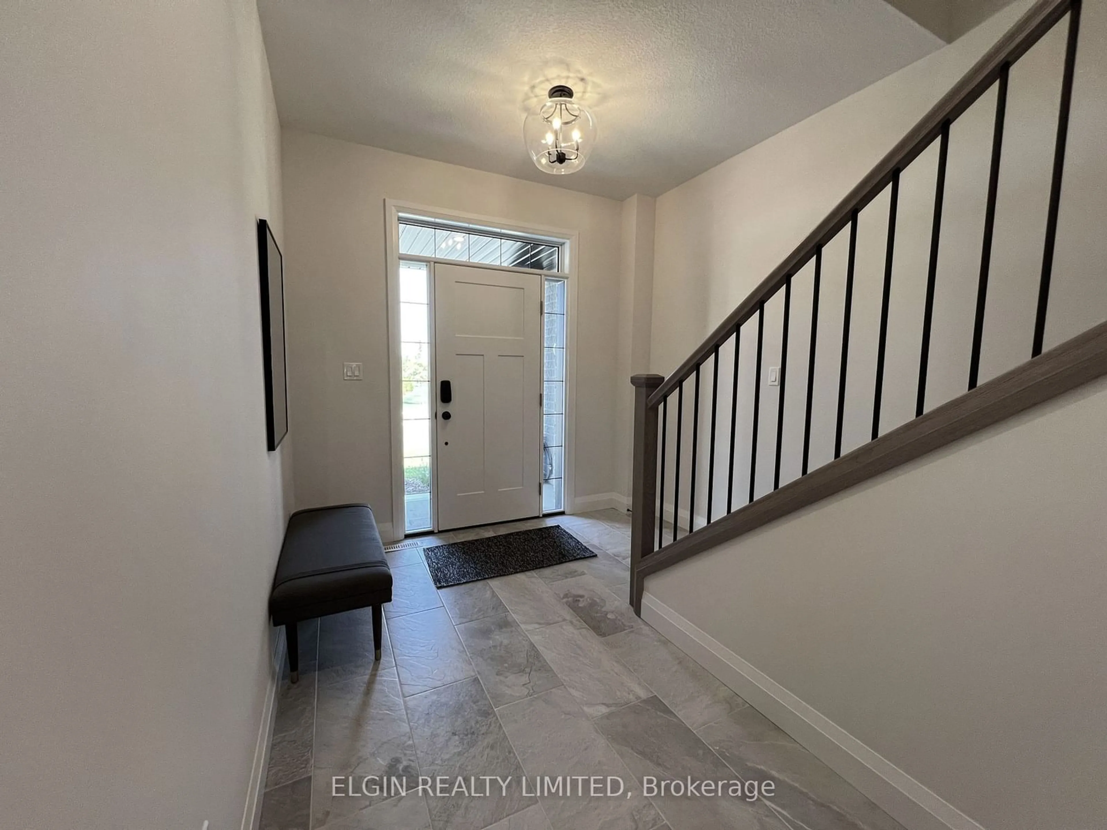 Indoor entryway, cement floor for 37-49 Royal Dornoch Dr, St. Thomas Ontario N5R 0P4