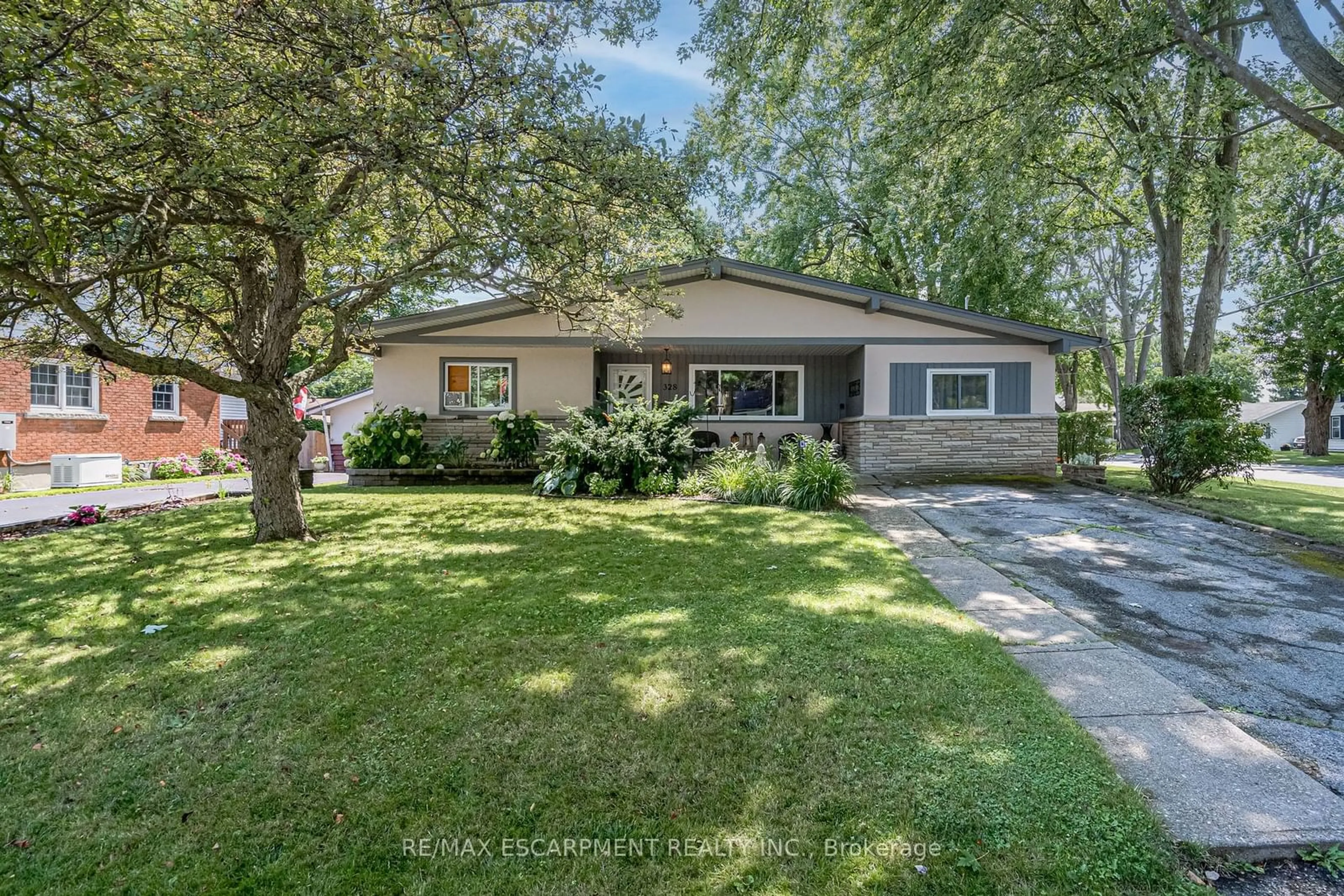 Frontside or backside of a home for 328 Fairview Ave, Haldimand Ontario N1A 1M3