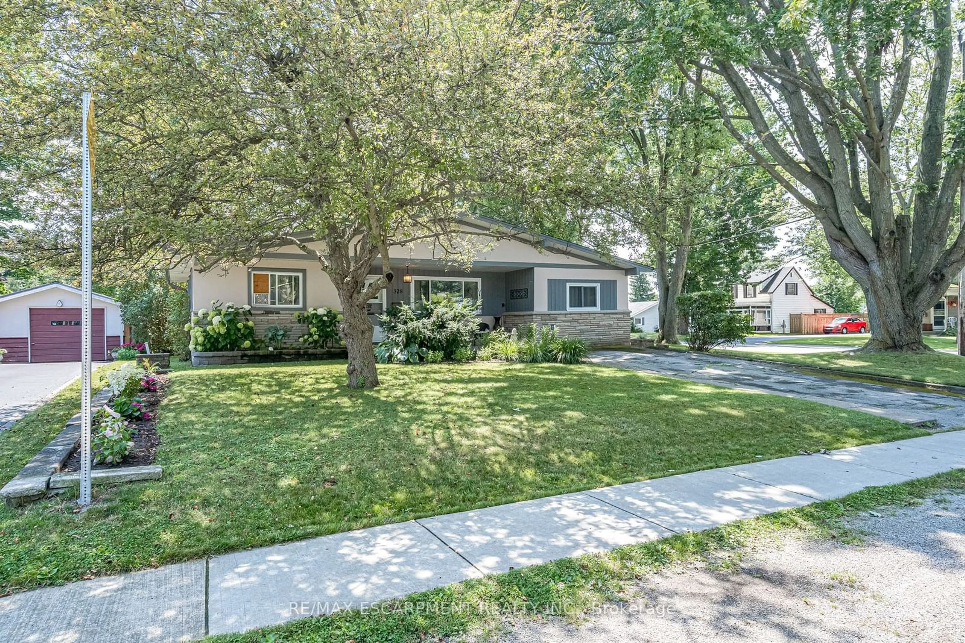 Frontside or backside of a home, the street view for 328 Fairview Ave, Haldimand Ontario N1A 1M3