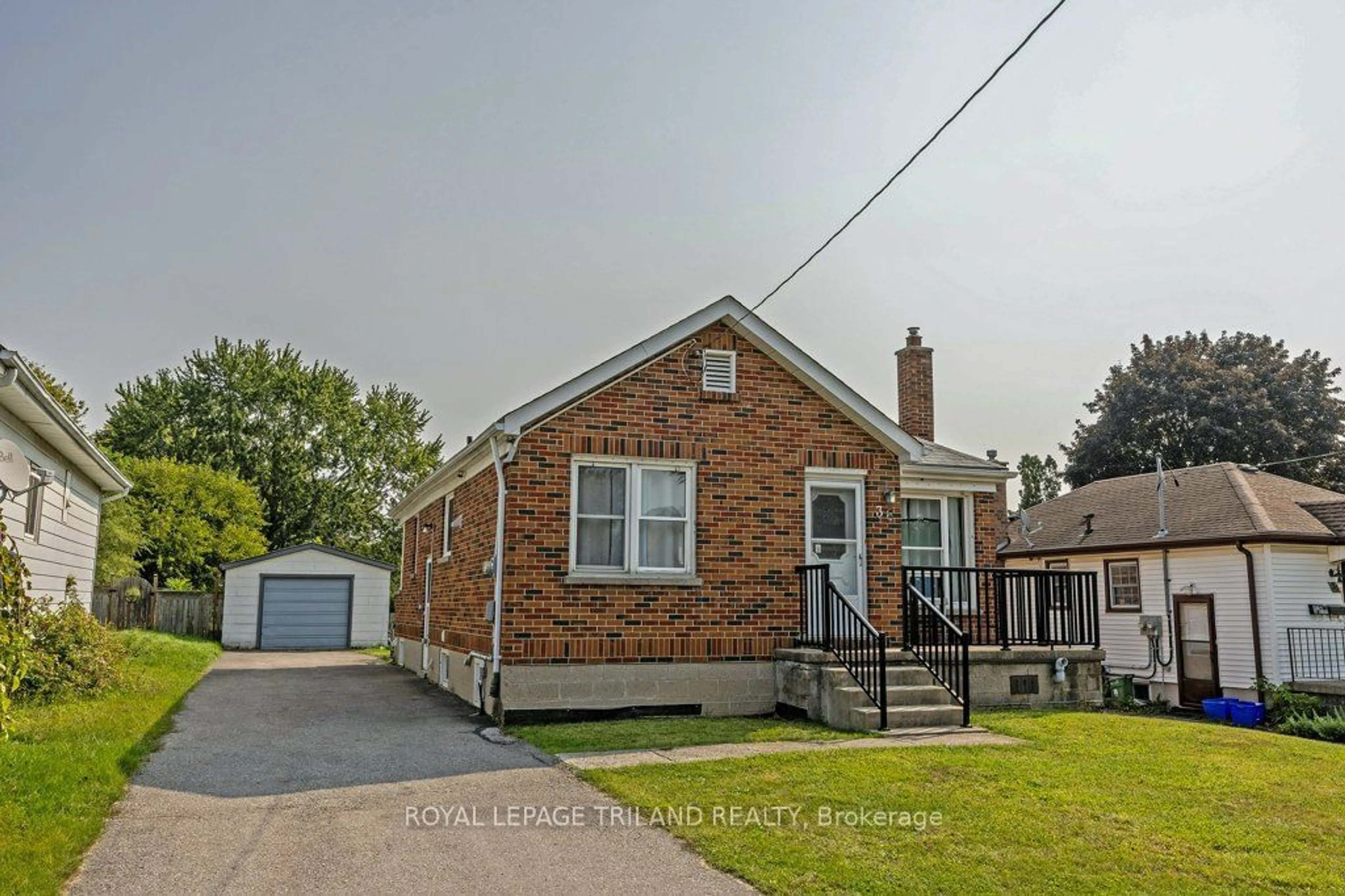 Frontside or backside of a home for 38 Oliver St, London Ontario N5Z 2E6