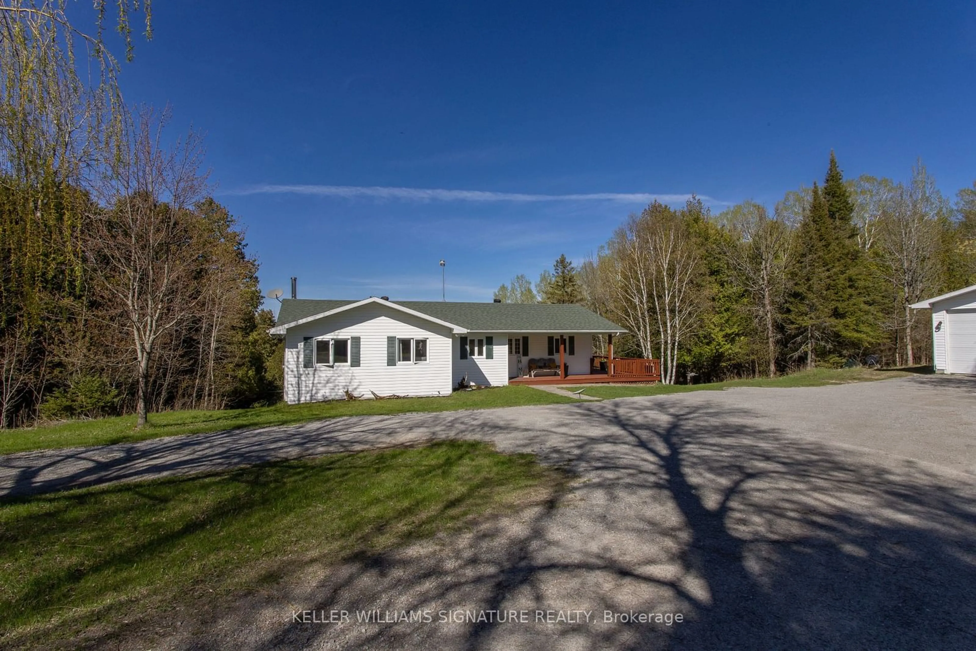 Frontside or backside of a home for 32 Beach St, Billings Ontario P0P 1J0