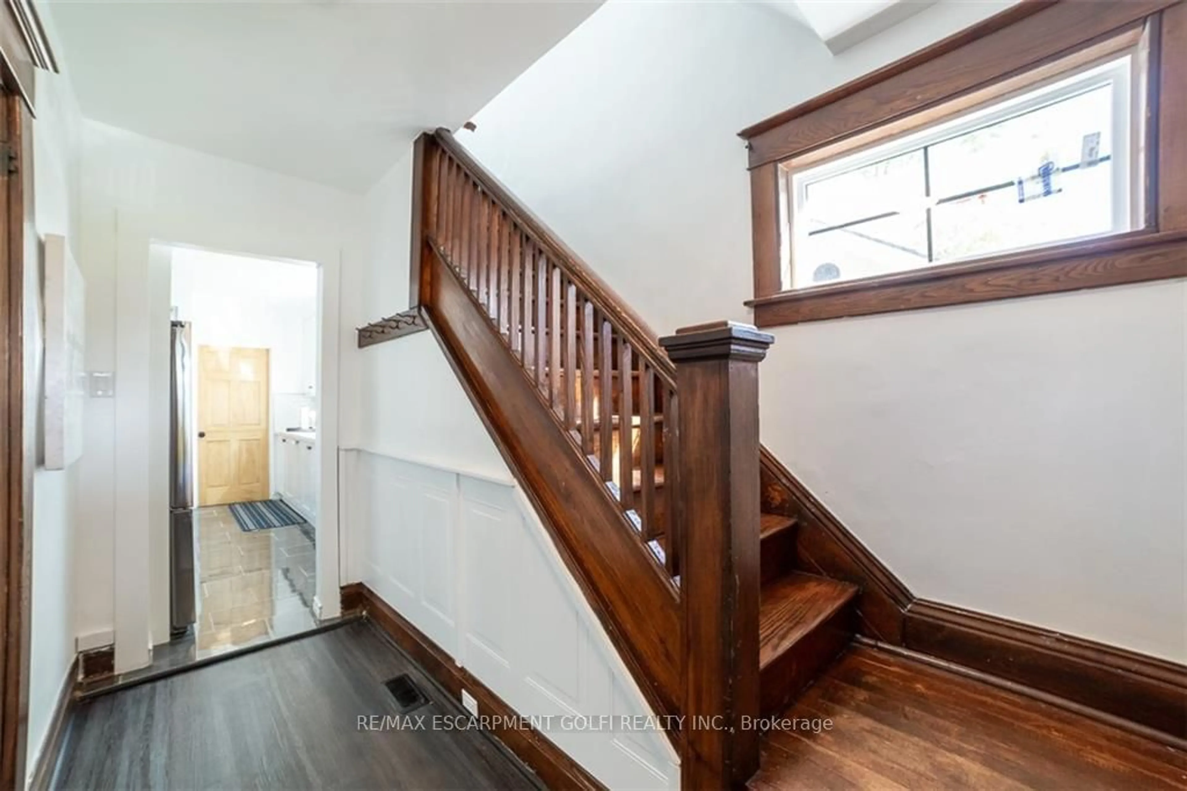 Stairs for 210 Maple Ave, Welland Ontario L3C 5G5