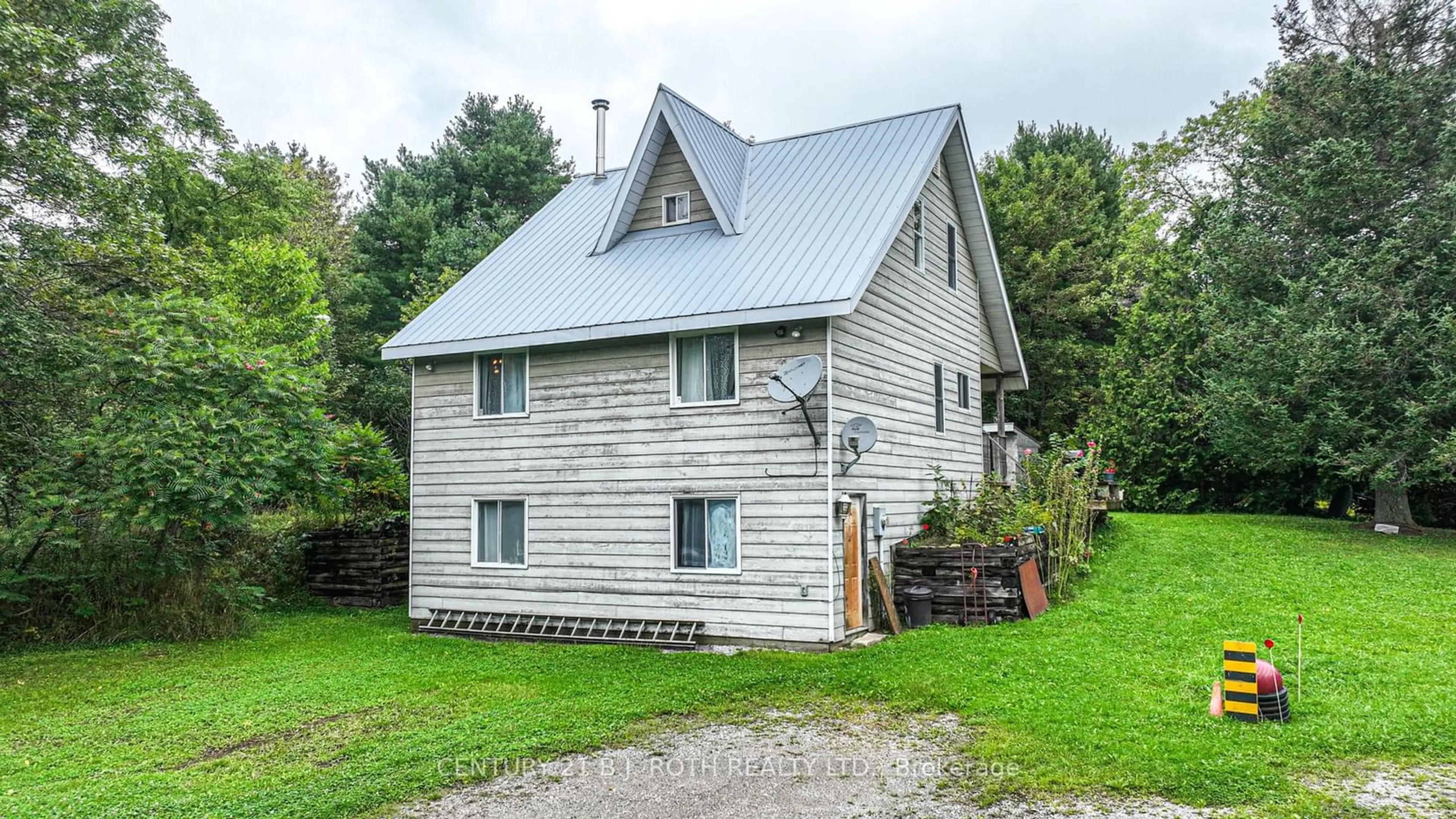 Frontside or backside of a home, cottage for 17 Turner Rd, Kawartha Lakes Ontario L0K 1W0