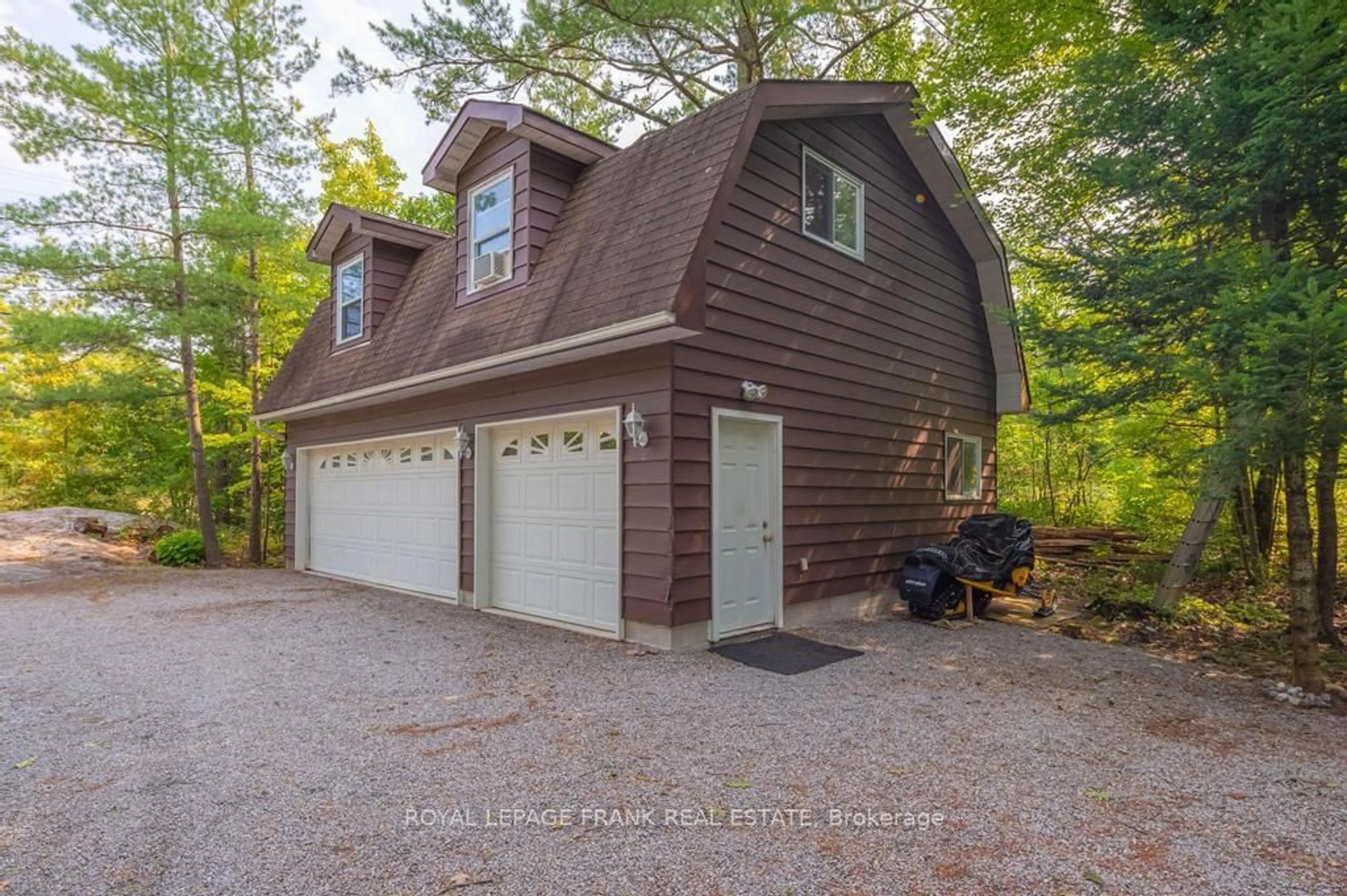 Indoor garage, wood floors for 337 Philrick Dr, Galway-Cavendish and Harvey Ontario K0L 1J0