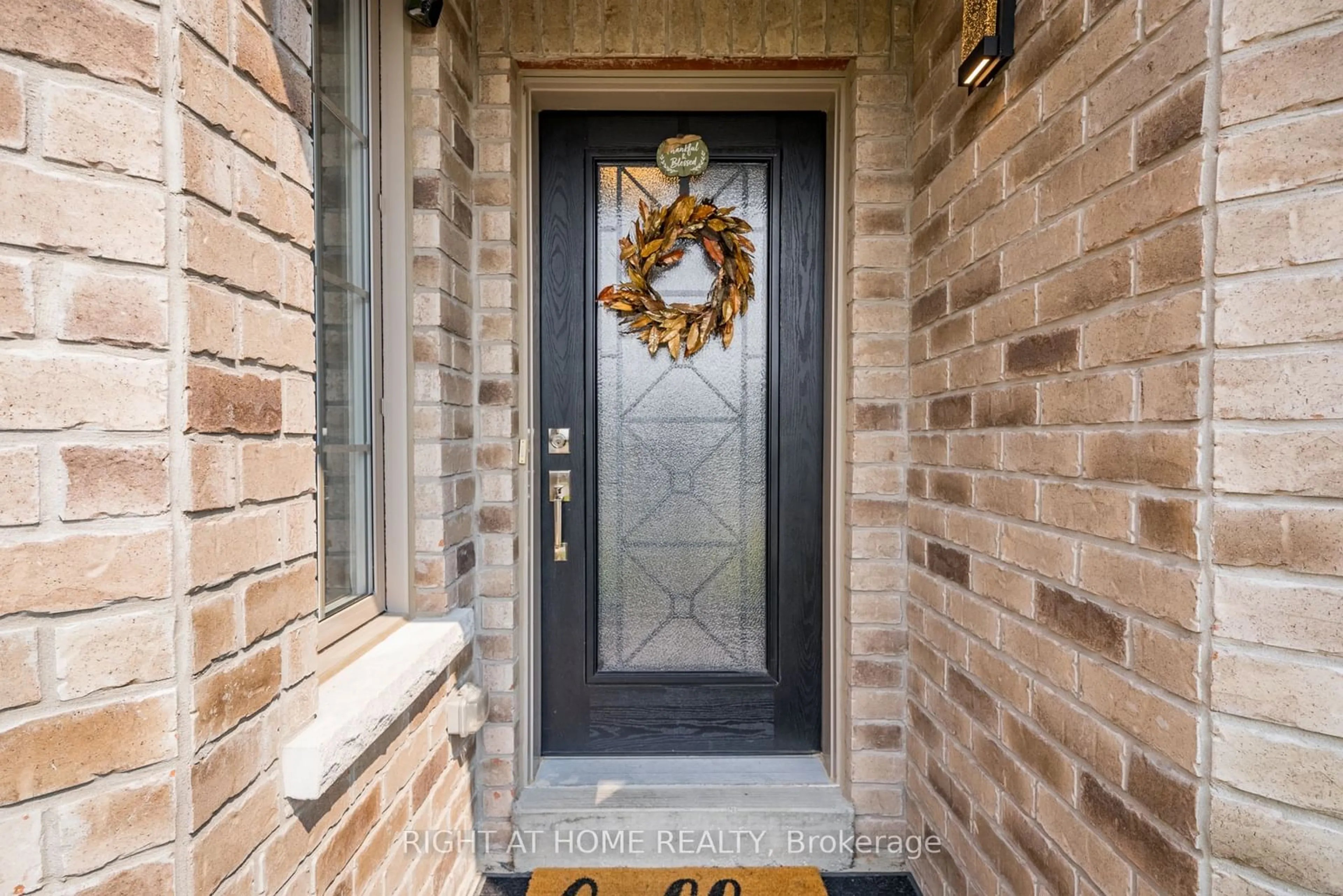 Indoor entryway, wood floors for 38 Claxton Cres, Kawartha Lakes Ontario K9V 0N2