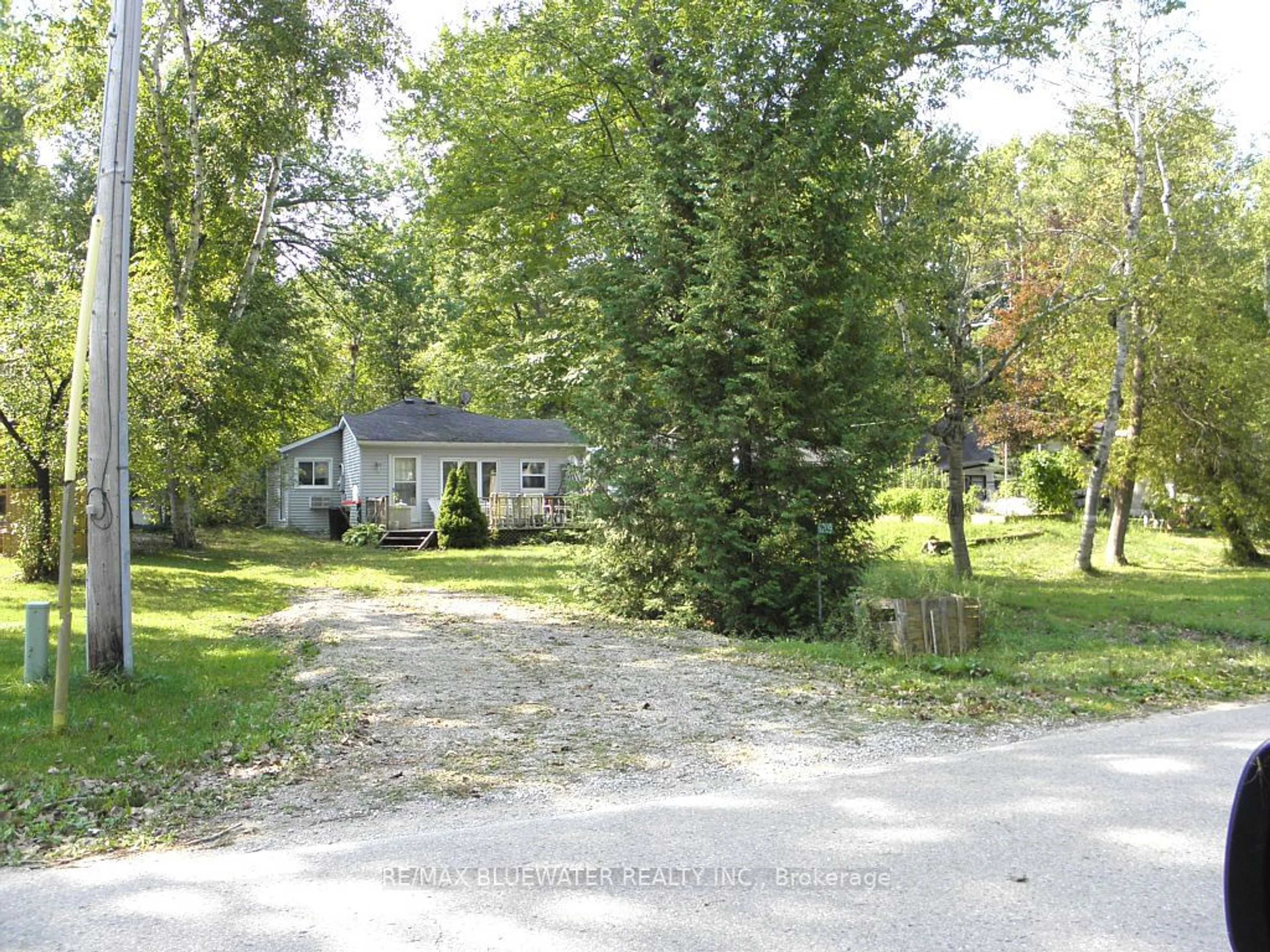 Frontside or backside of a home, cottage for 6209 London Rd, Lambton Shores Ontario N0N 1J1