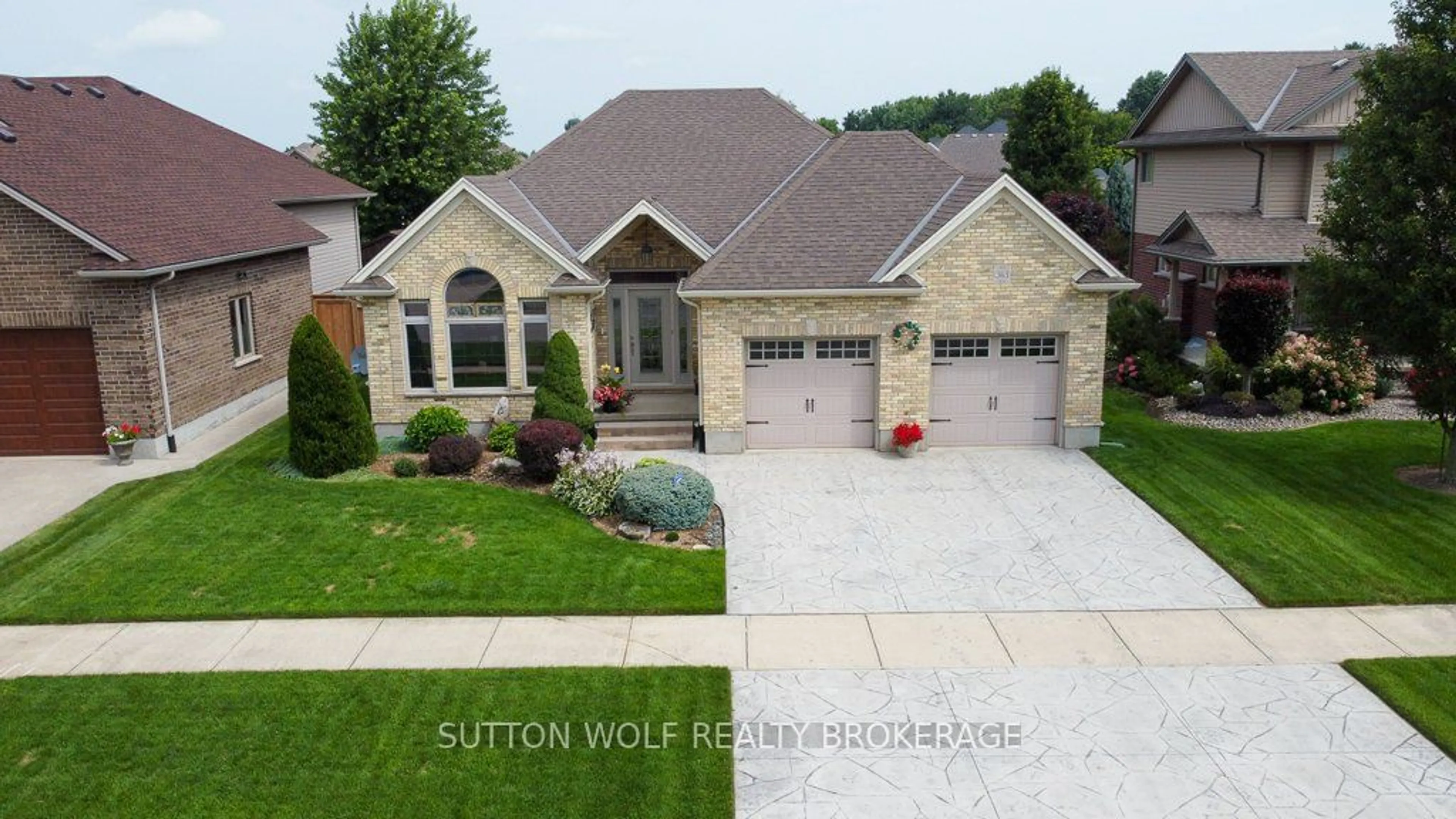 Home with brick exterior material for 363 Darcy Dr, Strathroy-Caradoc Ontario N7G 0A1